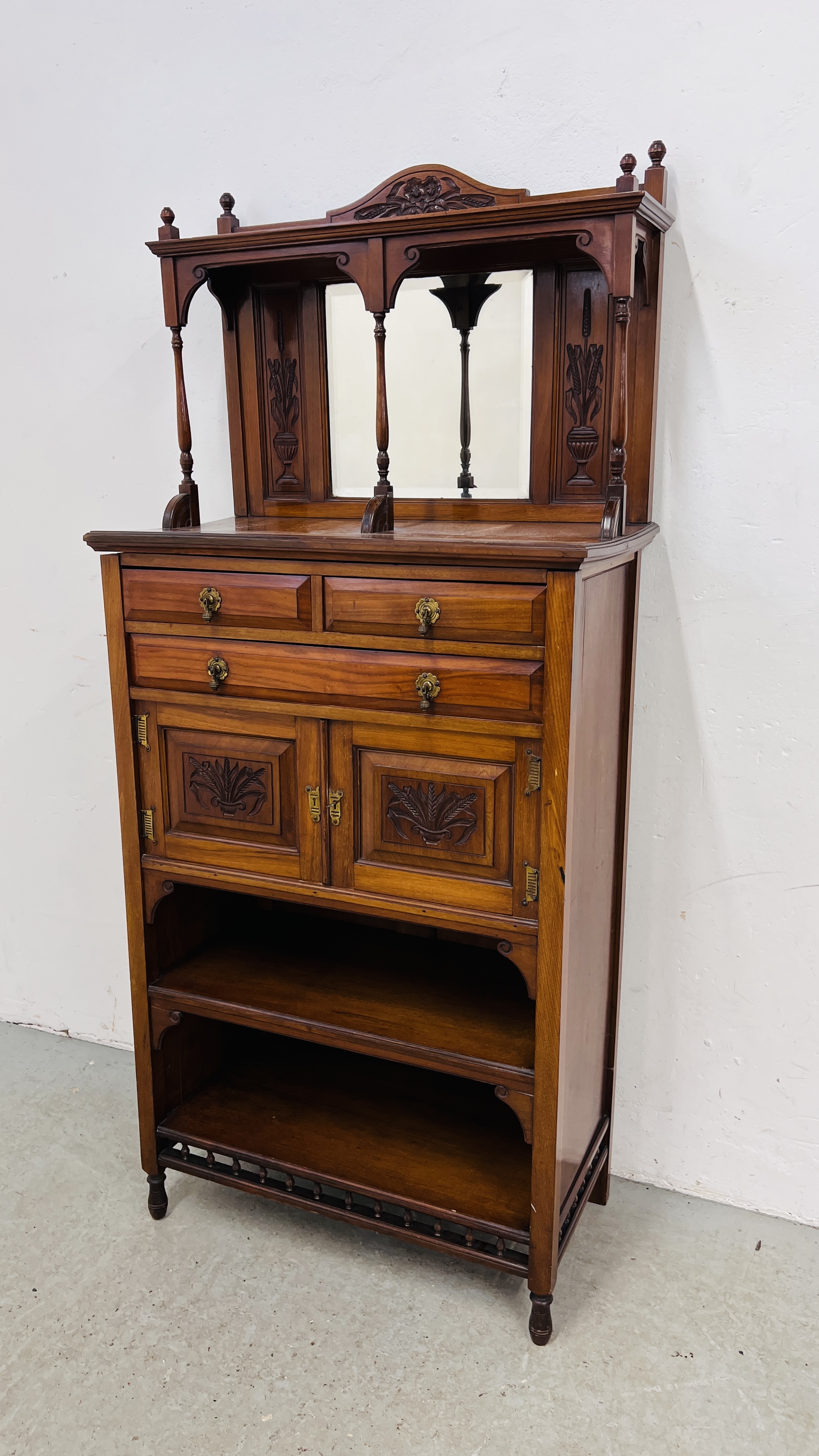 AN EDWARDIAN RED WALNUT MIRROR BACK CABINET,