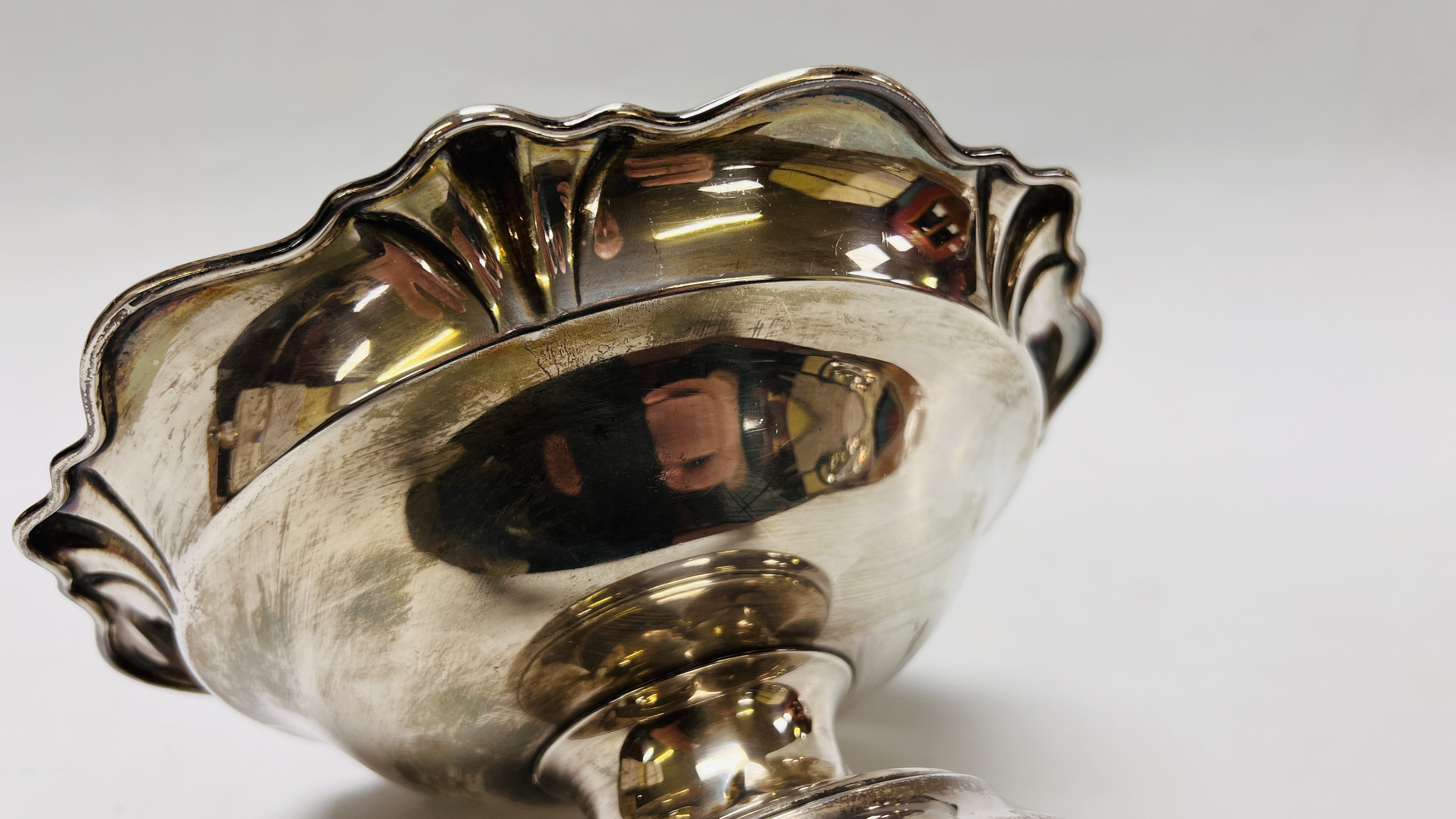 A SILVER FOOTED BOWL, BIRMINGHAM 1923 (REQUIRES ATTENTION TO BASE) DIA 23CM. HEIGHT 10.5CM. - Image 7 of 9