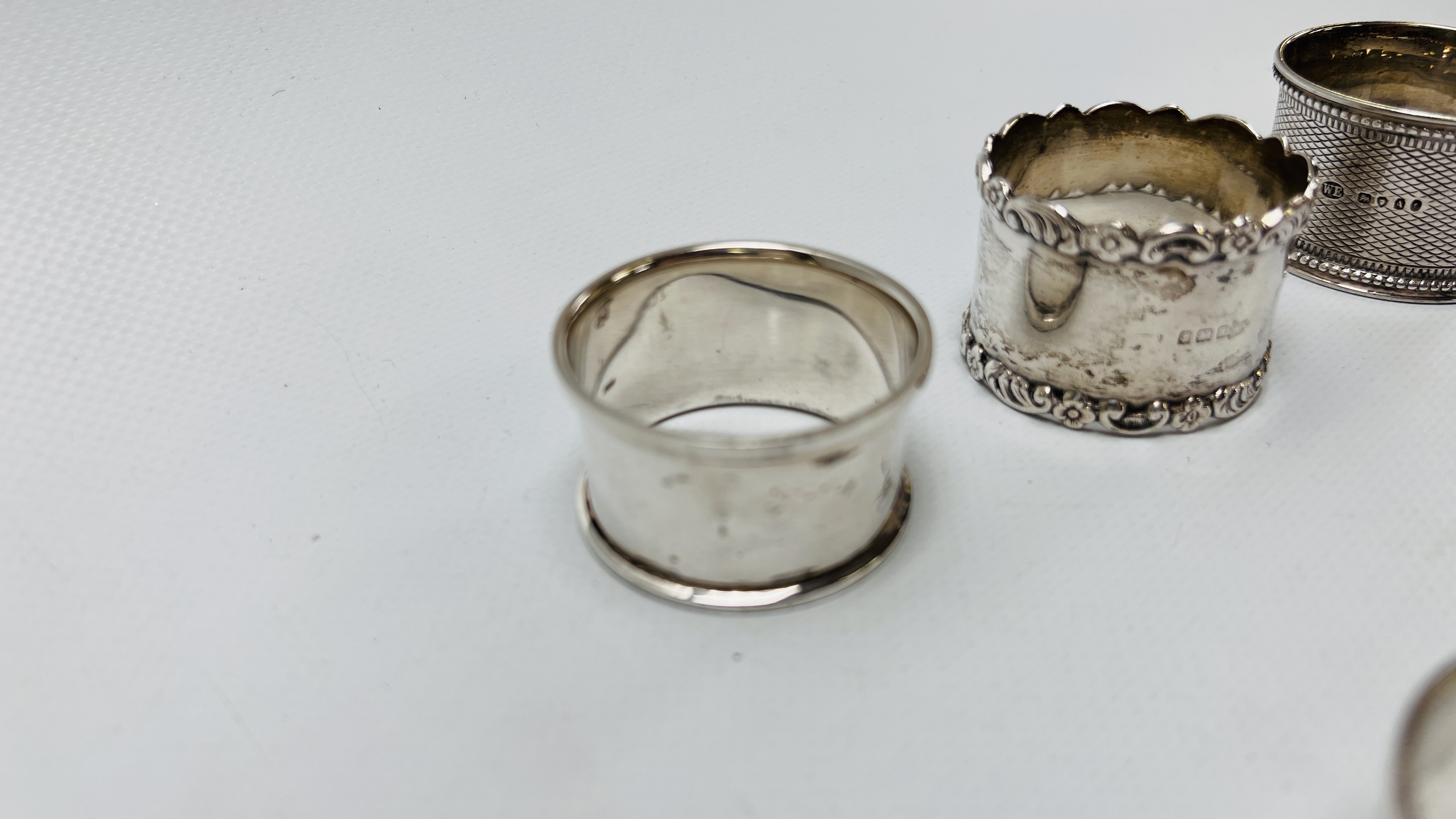 FIVE VARIOUS SILVER NAPKIN RINGS DIFFERENT DATES AND MAKERS - Image 9 of 14