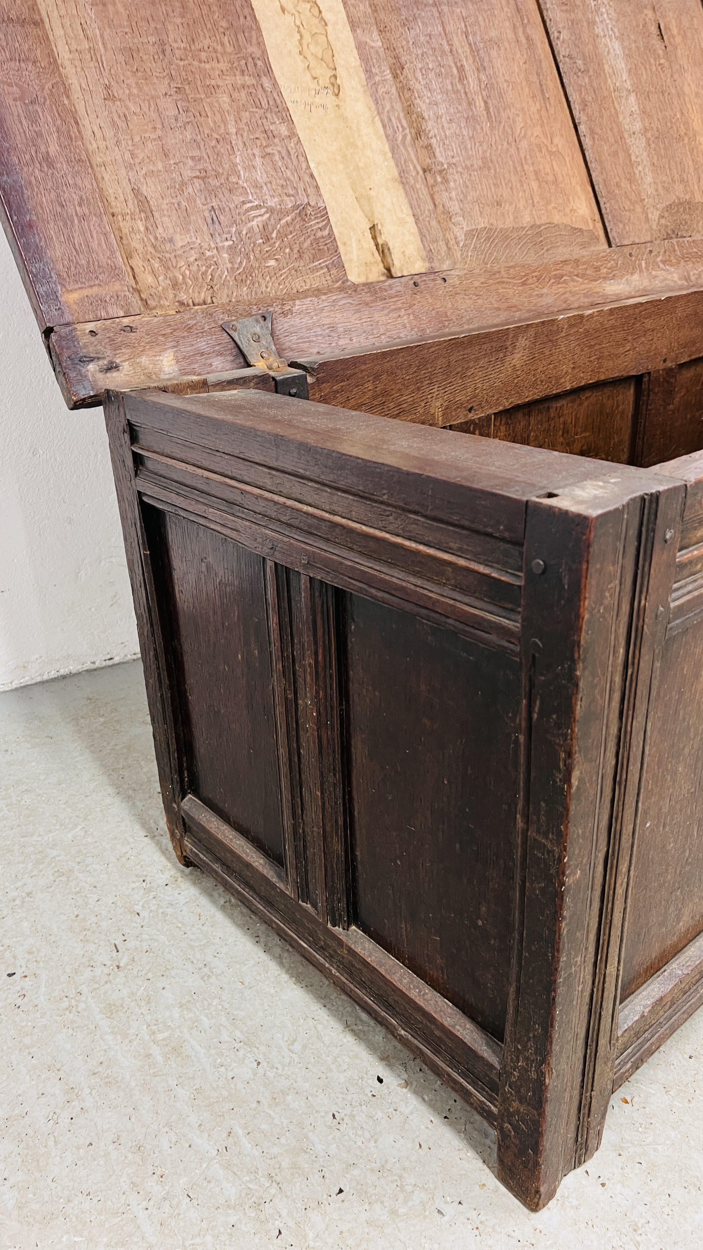 A LATE C17th OAK COFFER, W 132CM, D 54CM, H 58CM. - Image 15 of 20