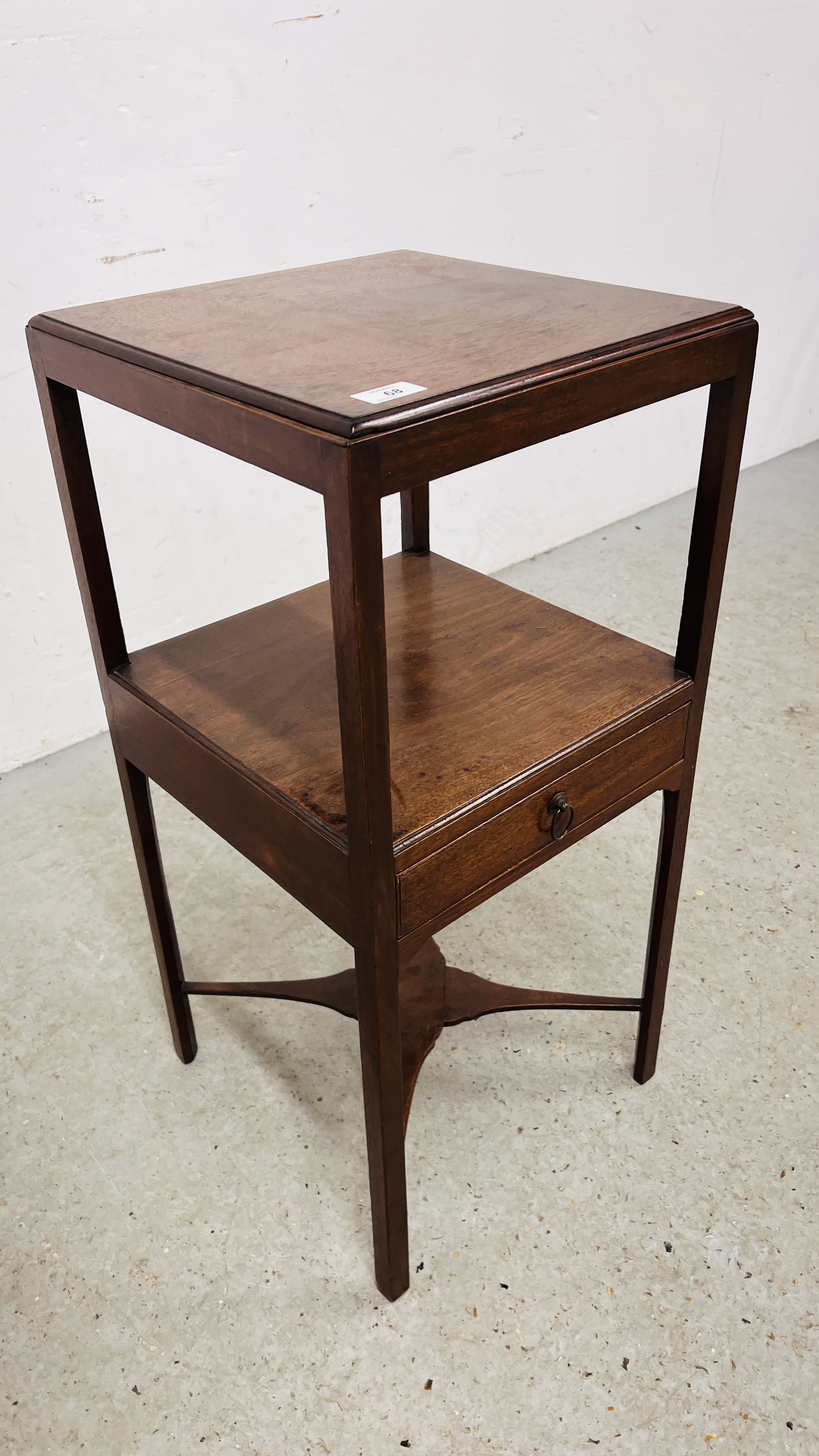 A GEORGE III MAHOGANY SQUARE WASHSTAND WITH LATER TOP 36 X 36 X 77CM. - Image 4 of 9