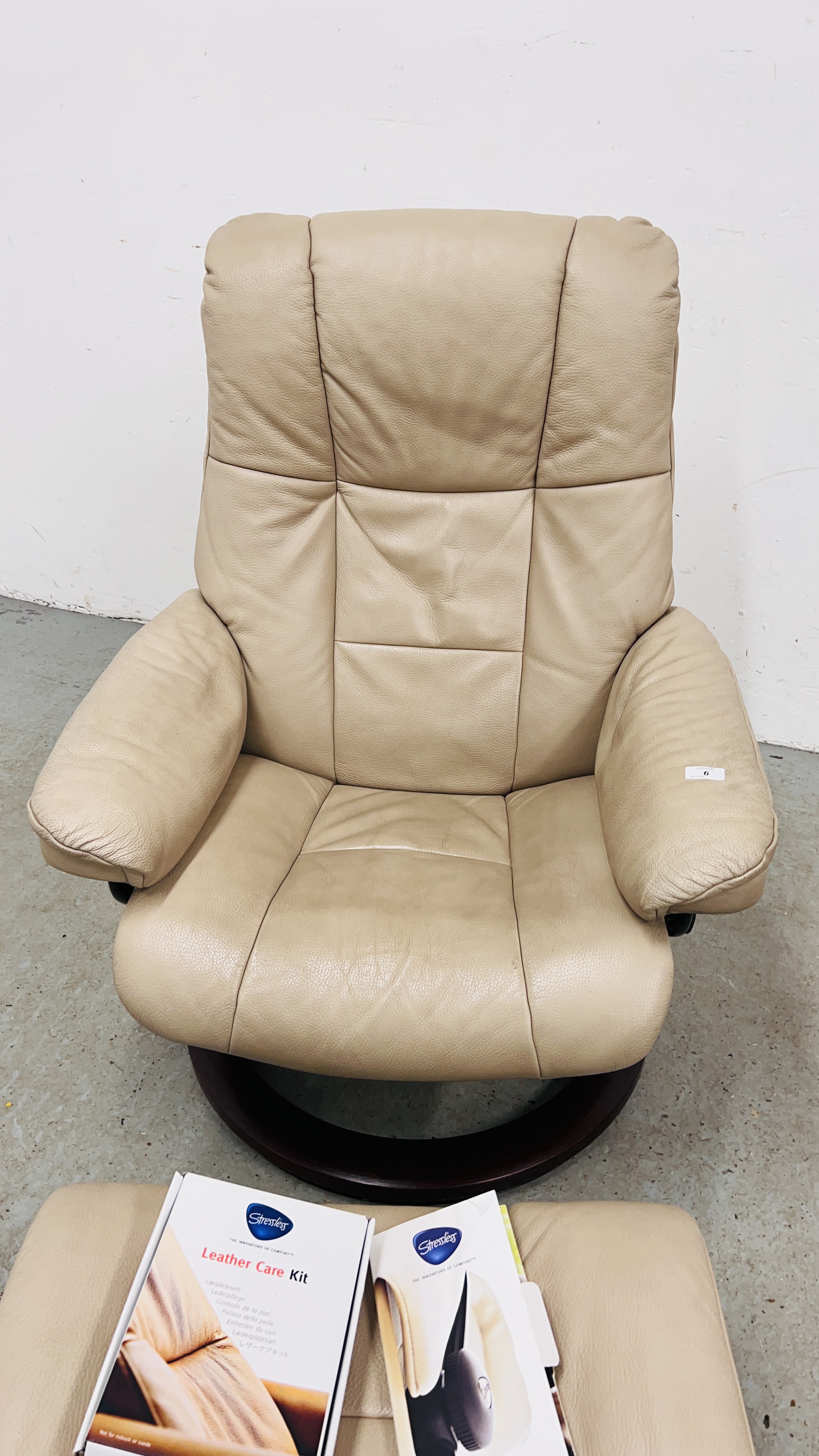 A GOOD QUALITY STRESSLESS CREAM LEATHER RELAXER CHAIR WITH MATCHING FOOTSTOOL. - Image 10 of 11