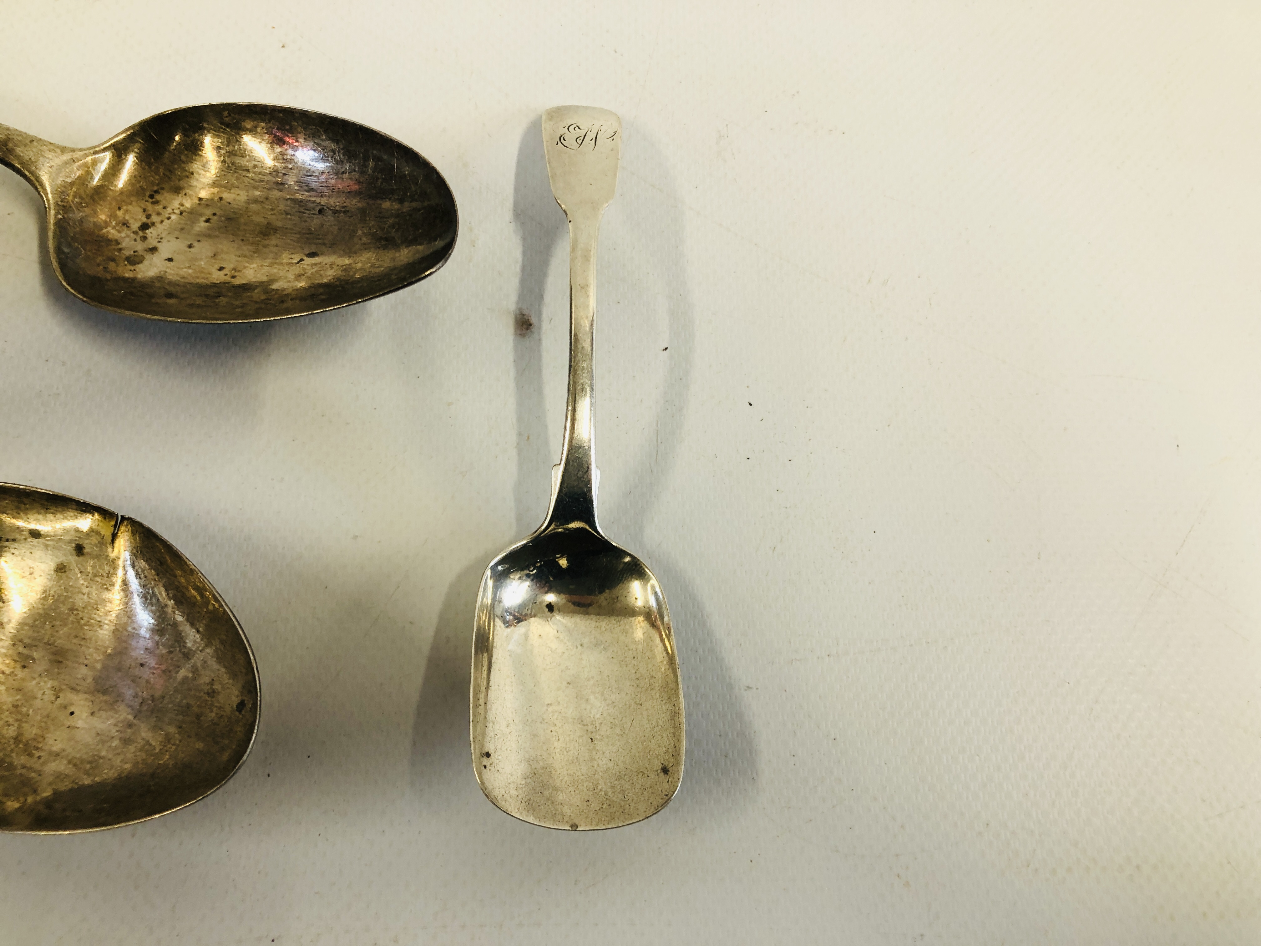 PAIR OF VINTAGE SALT AND PEPPER MILLS LONDON ASSAY PLUS A GROUP OF THREE SILVER SERVING SPOONS, - Image 5 of 10