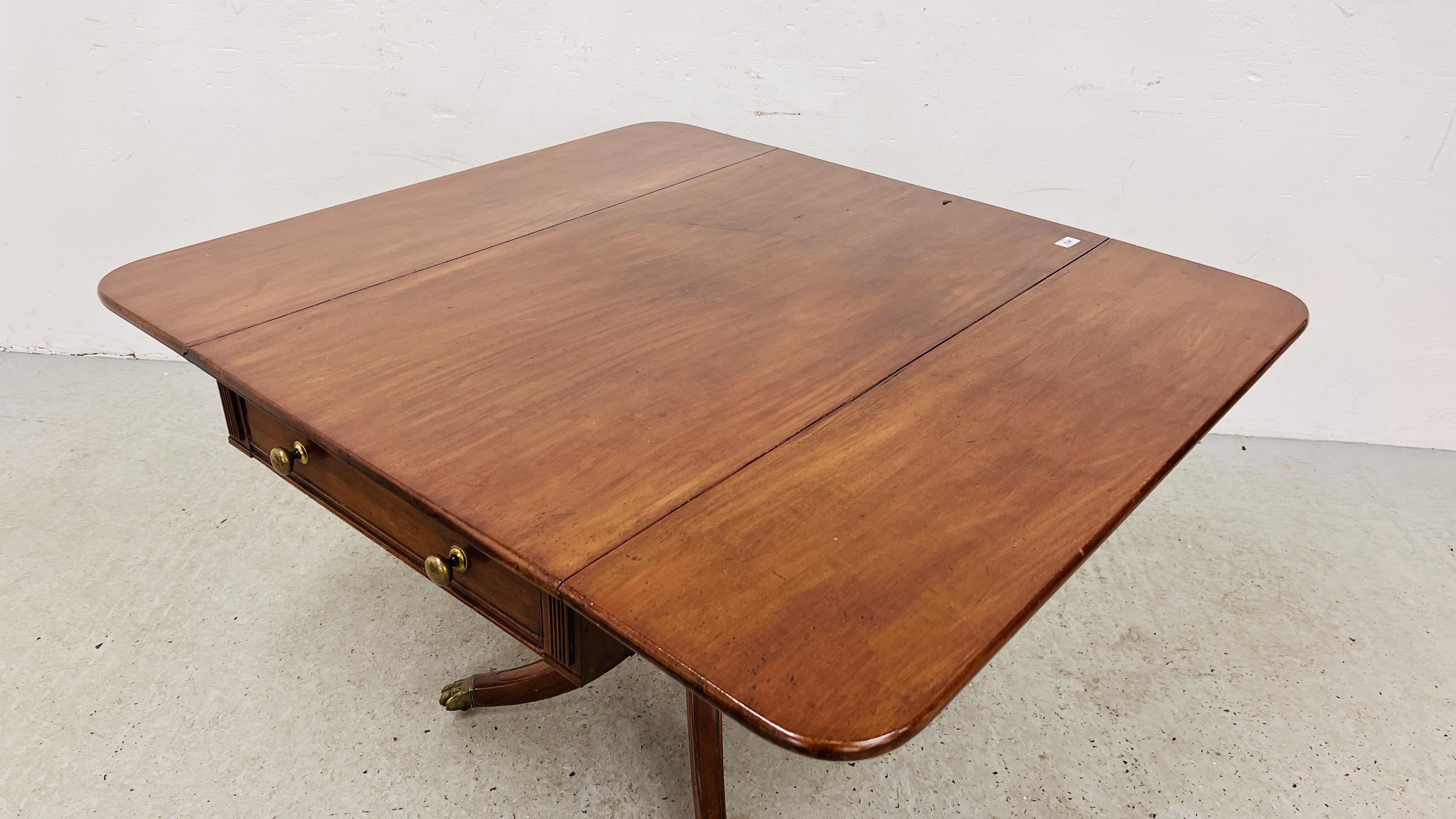 A REGENCY MAHOGANY DROP LEAF PEDESTAL TABLE, THE TWO DRAWERS ABOVE OUTSWEPT LEGS, - Image 13 of 14