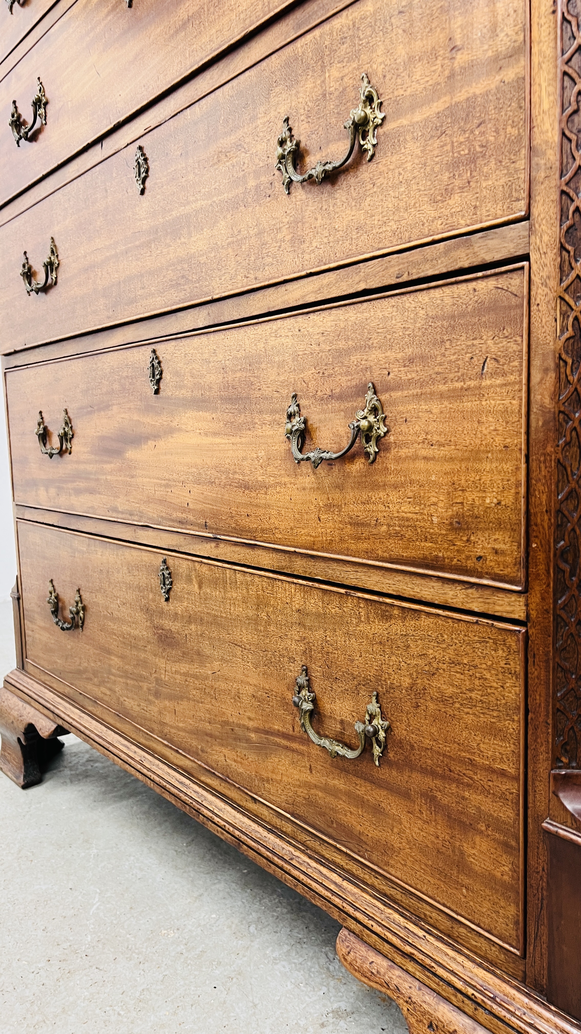 A GEORGE III MAHOGANY TALLBOY TWO SHORT OVER FIVE LONG DRAWERS, ORIGINAL HANDLES WIDTH 115CM. - Image 14 of 32
