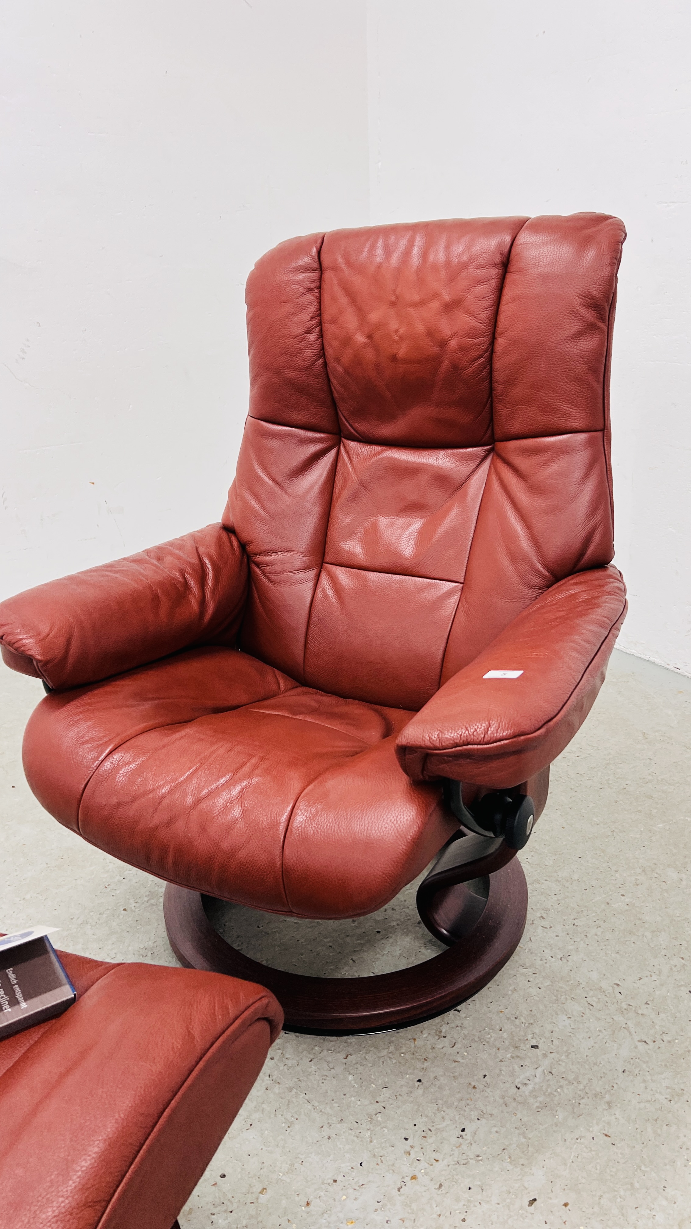 A GOOD QUALITY STRESSLESS RED LEATHER RELAXER CHAIR WITH MATCHING FOOTSTOOL. - Image 2 of 13
