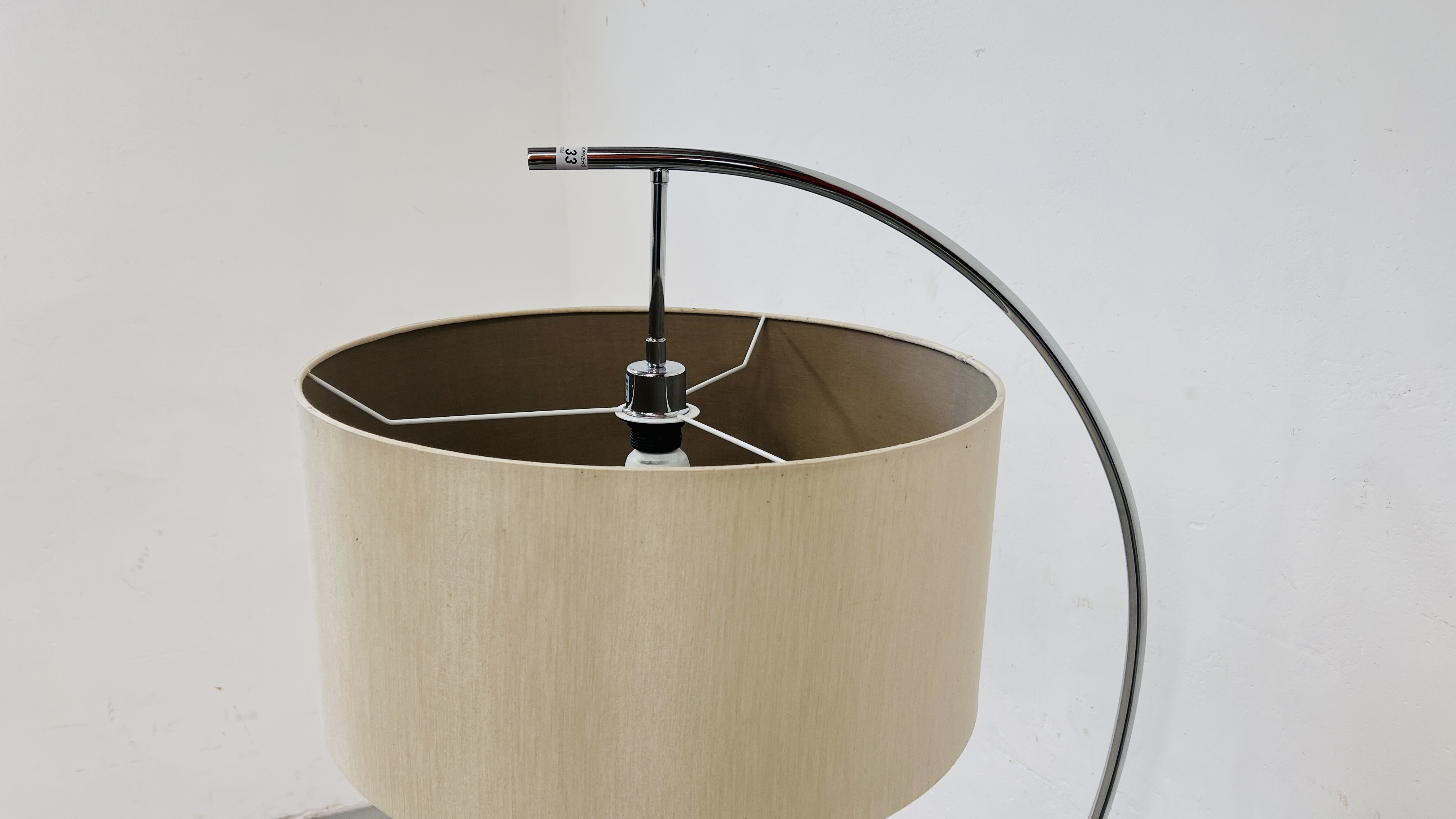 A MODERN DESIGNER CHROMIUM FLOOR STANDING LAMP WITH SATIN SHADE - SOLD AS SEEN - Image 3 of 6