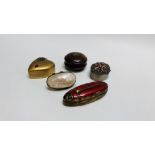 A GROUP OF VINTAGE TRINKET BOXES TO INCLUDE A ENAMELLED LADYBIRD EXAMPLES LENGTH 7.3CM.