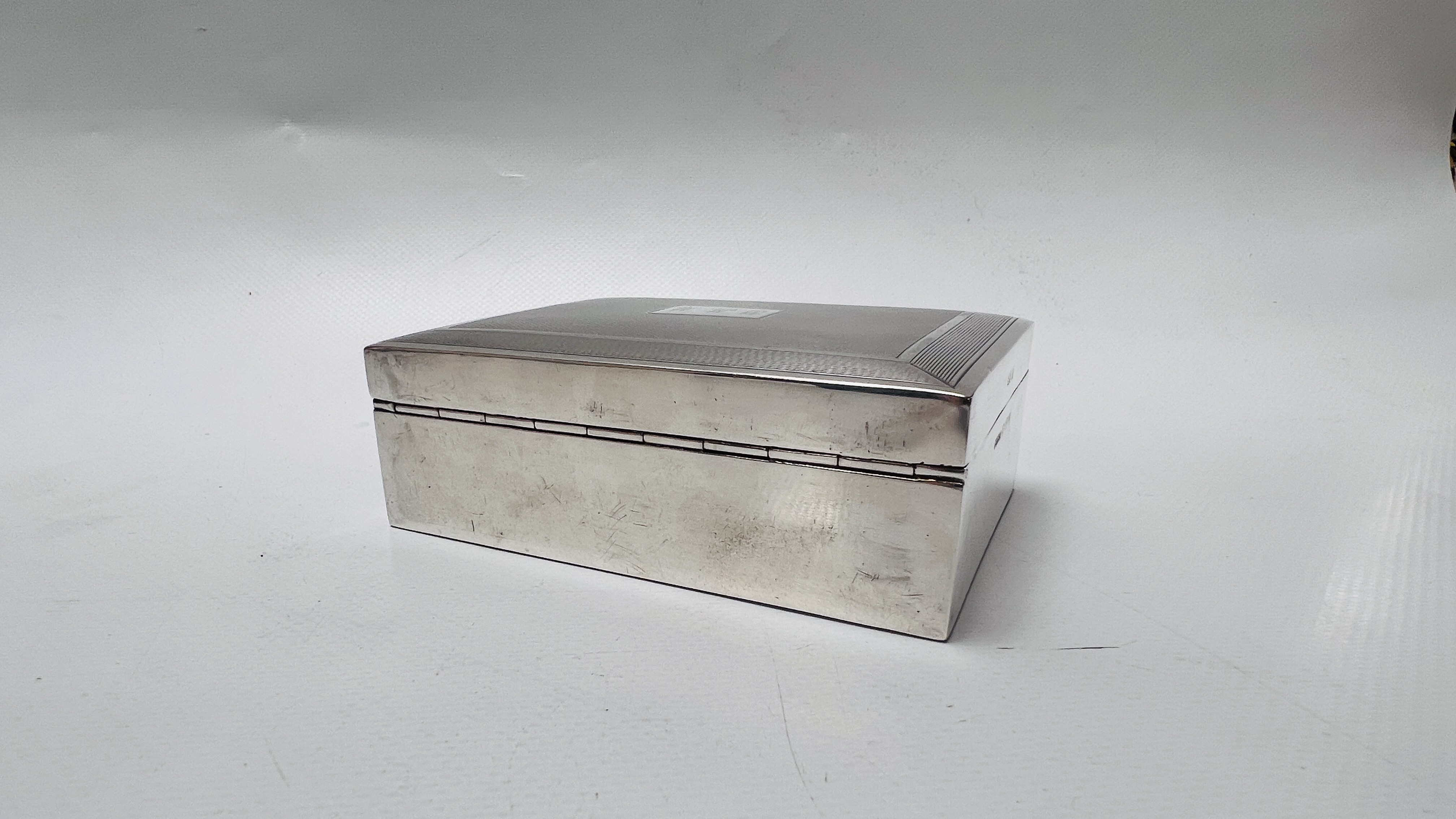 A GOOD QUALITY SILVER CIGARETTE BOX, BEARING INSCRIPTION, BIRMINGHAM ASSAY "H. BROS". WIDTH 11.5CM. - Image 6 of 8