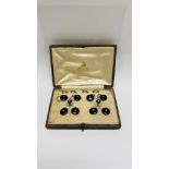 A VINTAGE DRESS SET IN AN ASPREY OF LONDON FITTED CASE, COMPRISING OF A PAIR OF CUFF LINKS,