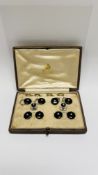 A VINTAGE DRESS SET IN AN ASPREY OF LONDON FITTED CASE, COMPRISING OF A PAIR OF CUFF LINKS,