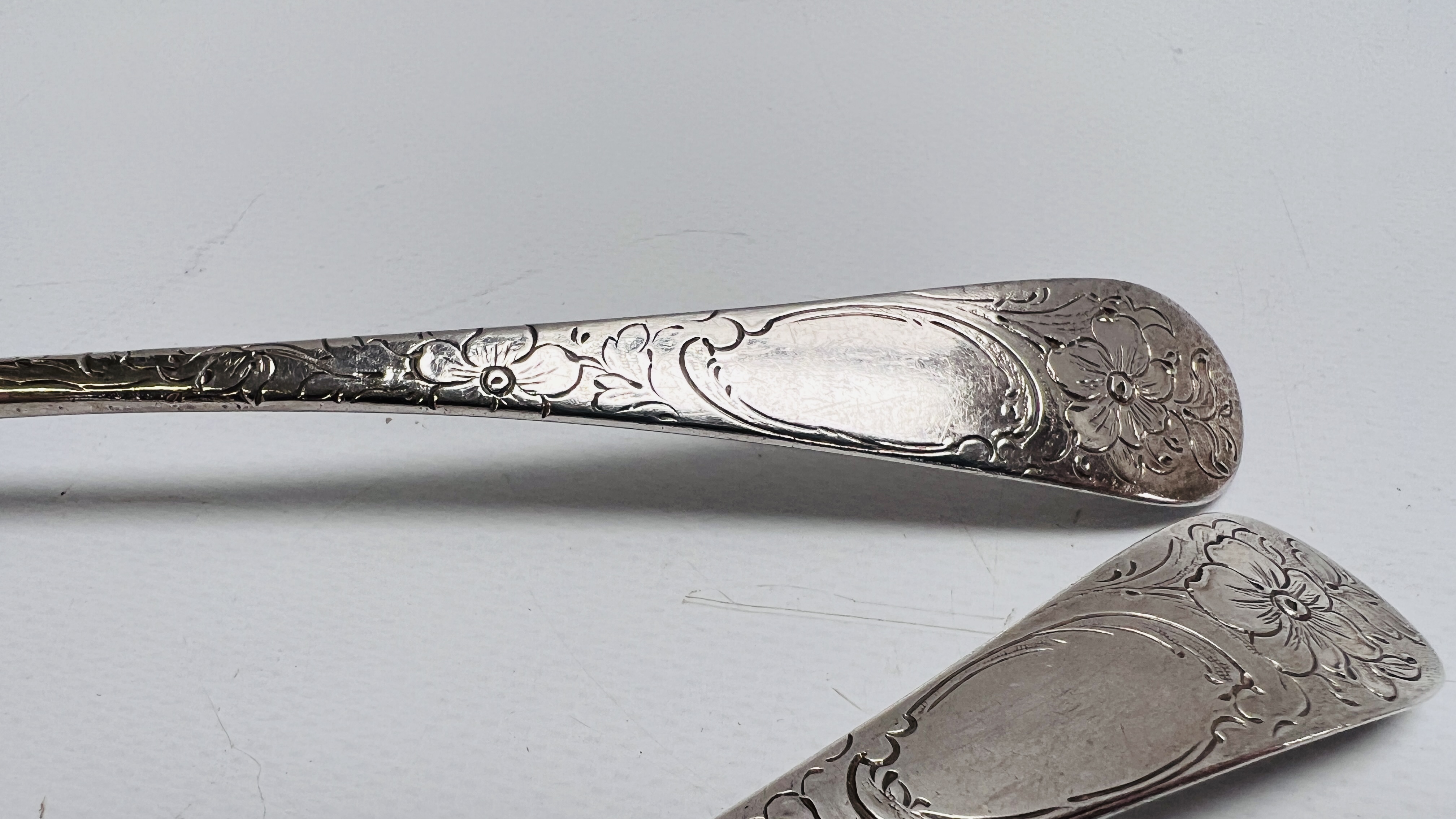 A PAIR OF SILVER SERVING SPOONS FLORAL DESIGN, LONDON ASSAY. - Image 5 of 8