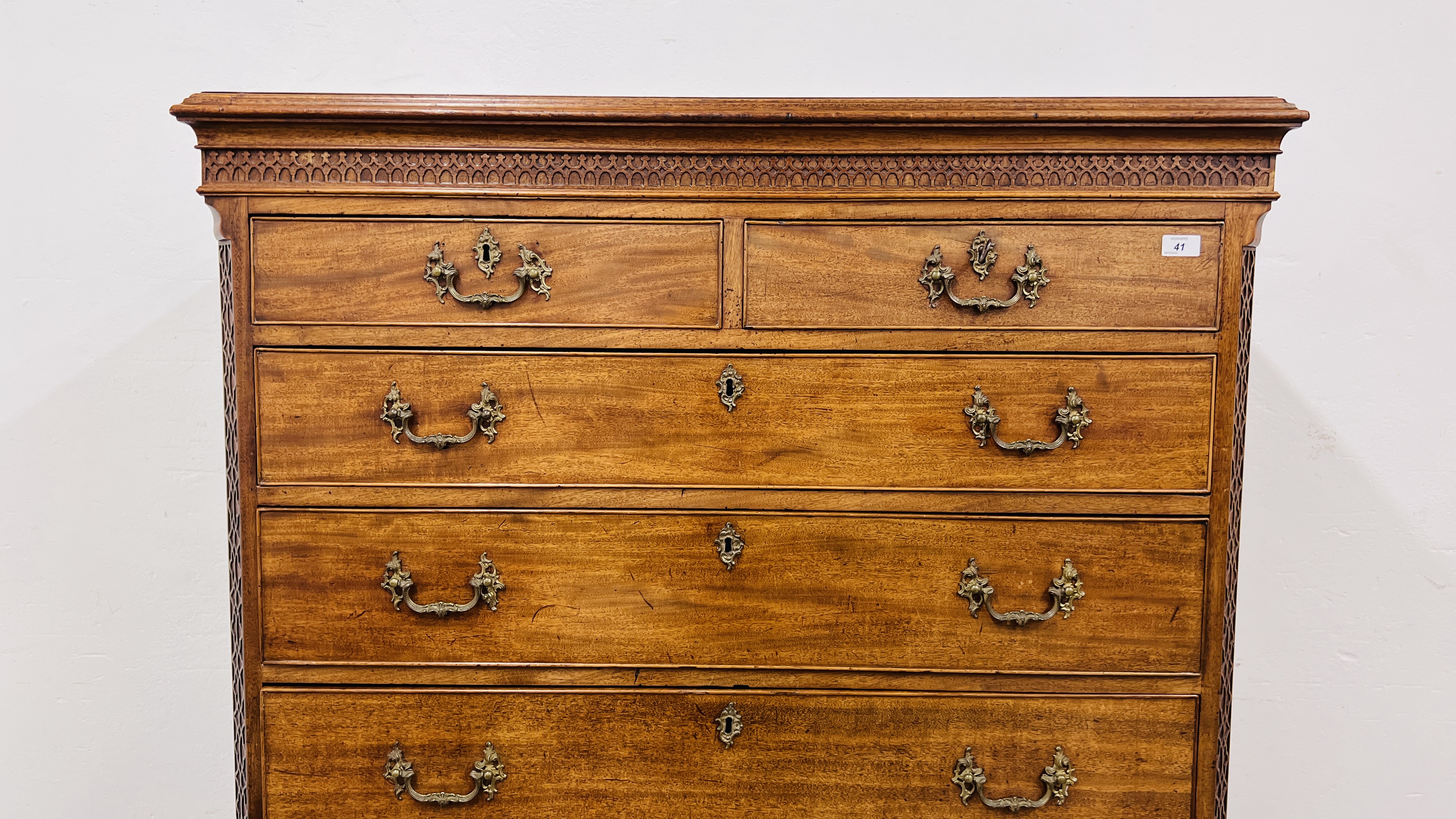 A GEORGE III MAHOGANY TALLBOY TWO SHORT OVER FIVE LONG DRAWERS, ORIGINAL HANDLES WIDTH 115CM. - Image 29 of 32