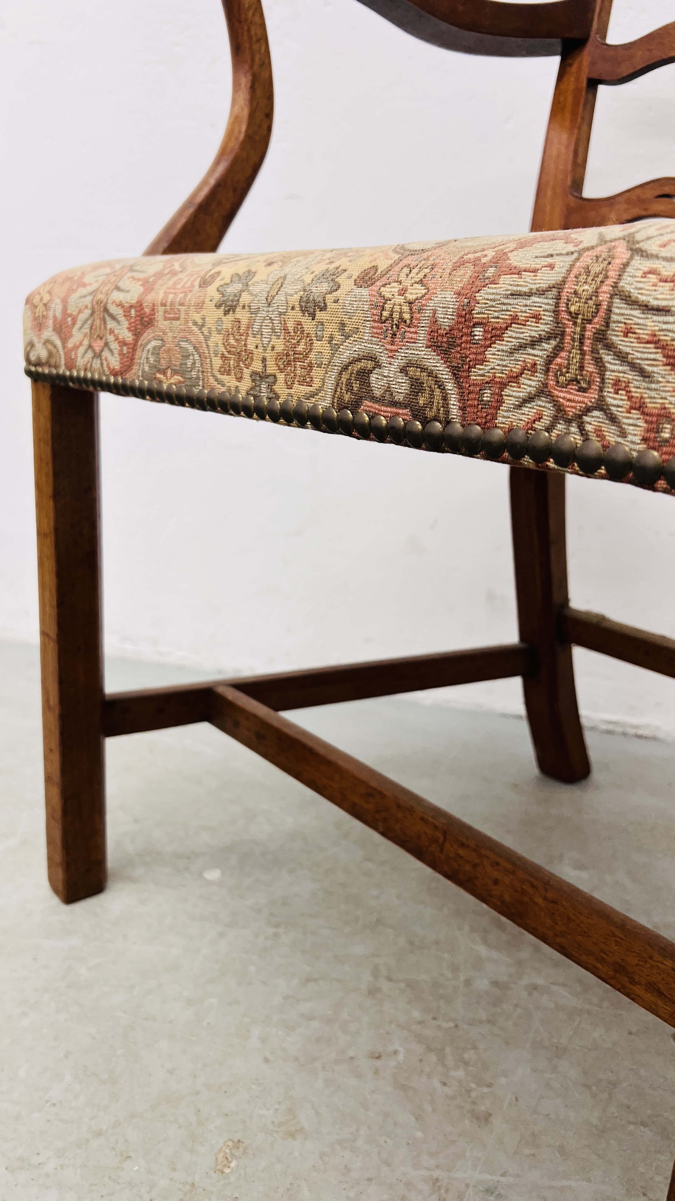 A GEORGE III LADDER BACK OPEN ARM CHAIR - Image 7 of 10
