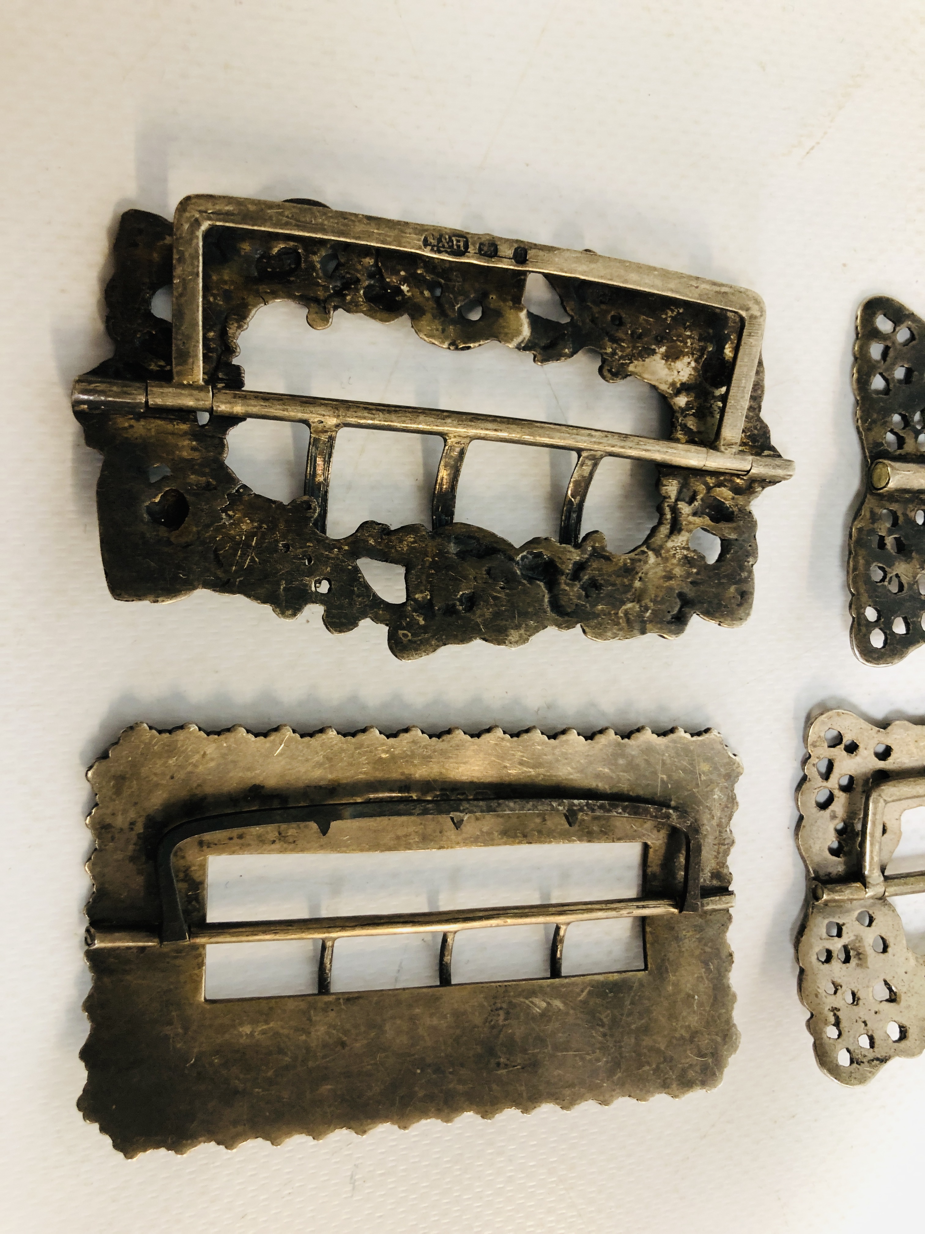 A GROUP OF FOUR SILVER SHAPED RECTANGULAR BUCKLES, VARIOUS DATES AND ASSAYS. - Image 6 of 8