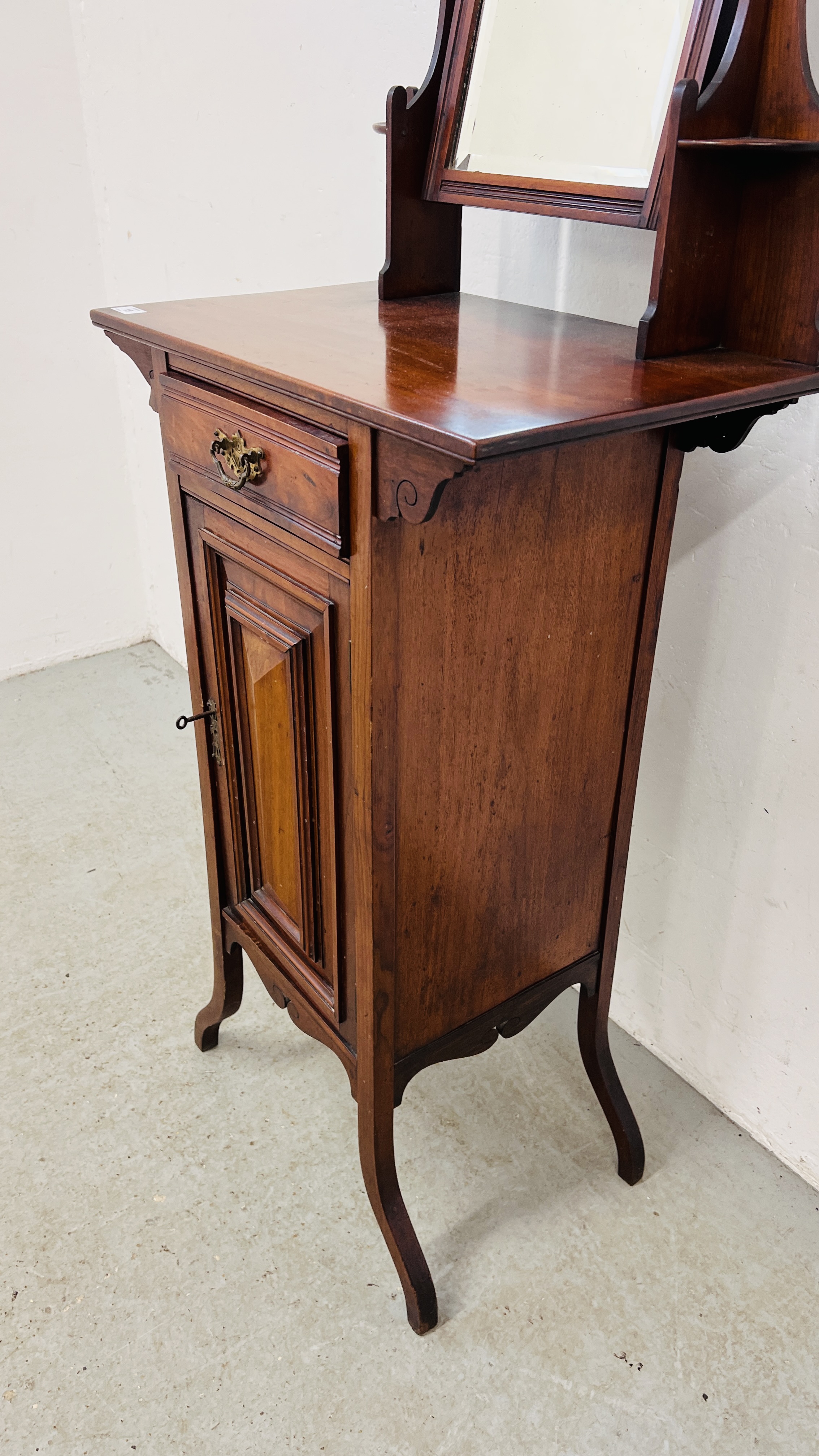 AN EDWARDIAN MAHOGANY TOILET STAND, - Image 8 of 9