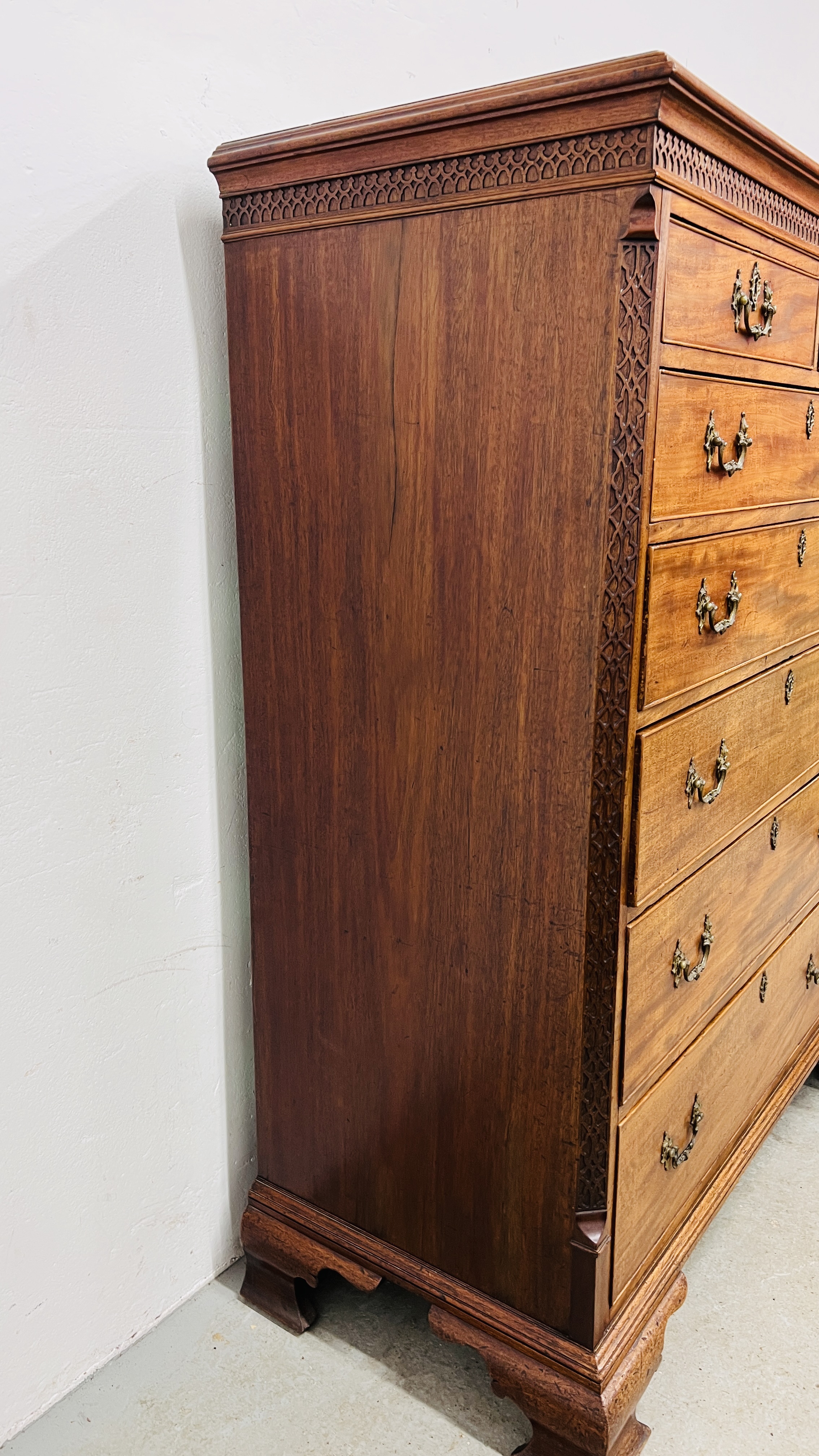 A GEORGE III MAHOGANY TALLBOY TWO SHORT OVER FIVE LONG DRAWERS, ORIGINAL HANDLES WIDTH 115CM. - Image 32 of 32