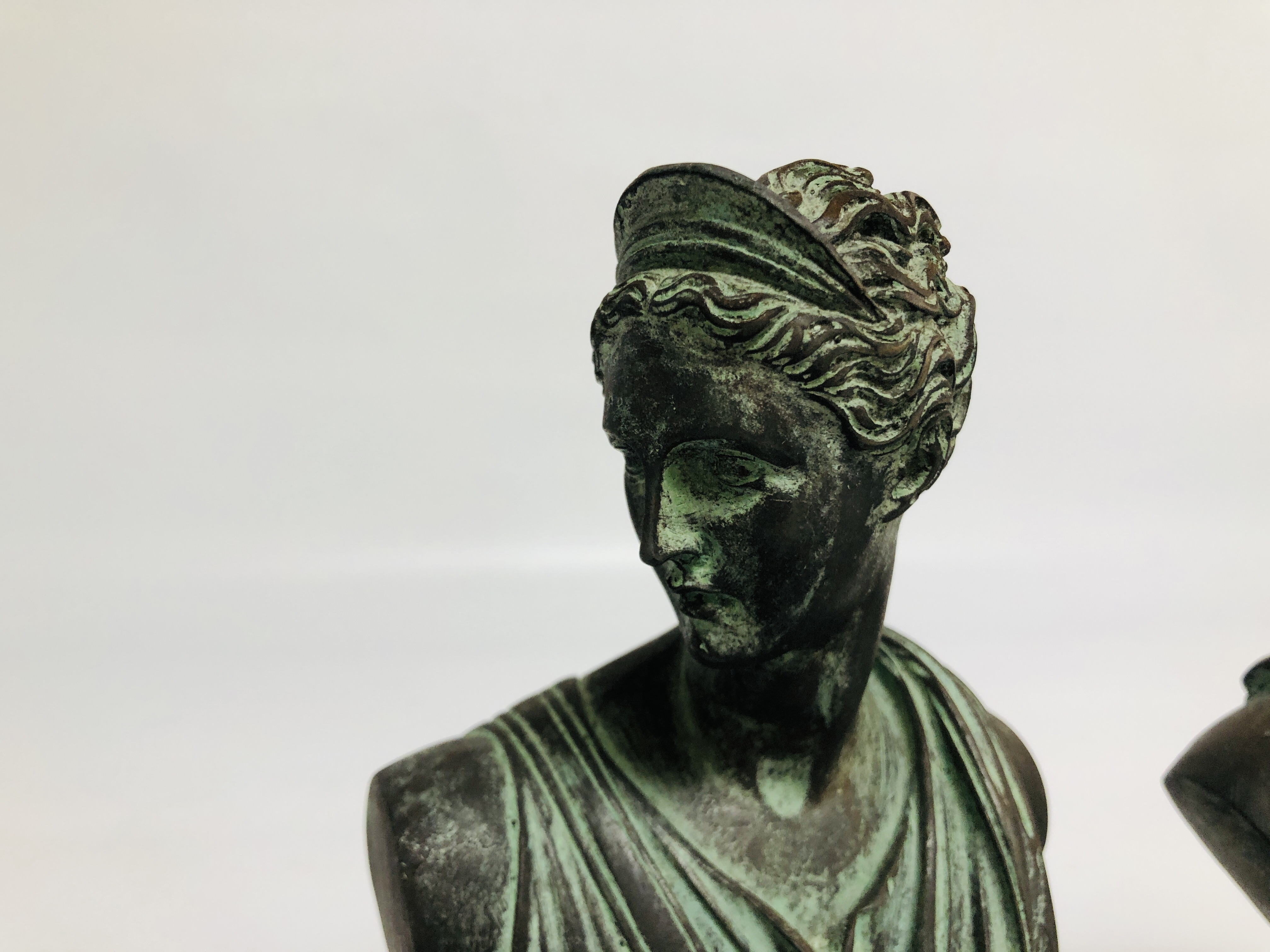 A PAIR OF RESIN BUSTS OF ARTEMIS AND APOLLO HEIGHT 22CM. - Image 2 of 9