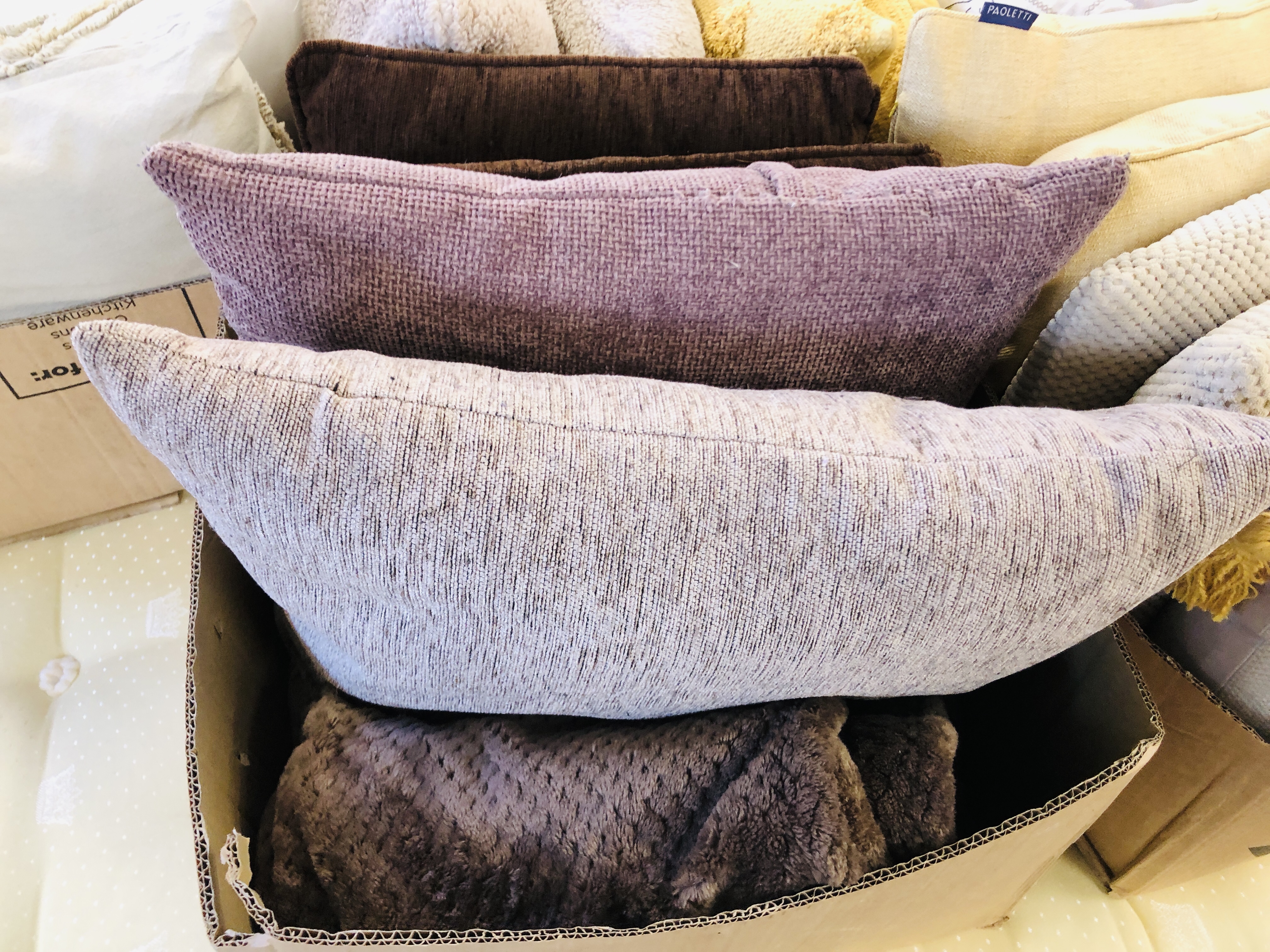 FIVE BOXES CONTAINING QUANTITY OF ASSORTED GOOD QUALITY CUSHIONS. - Image 2 of 6