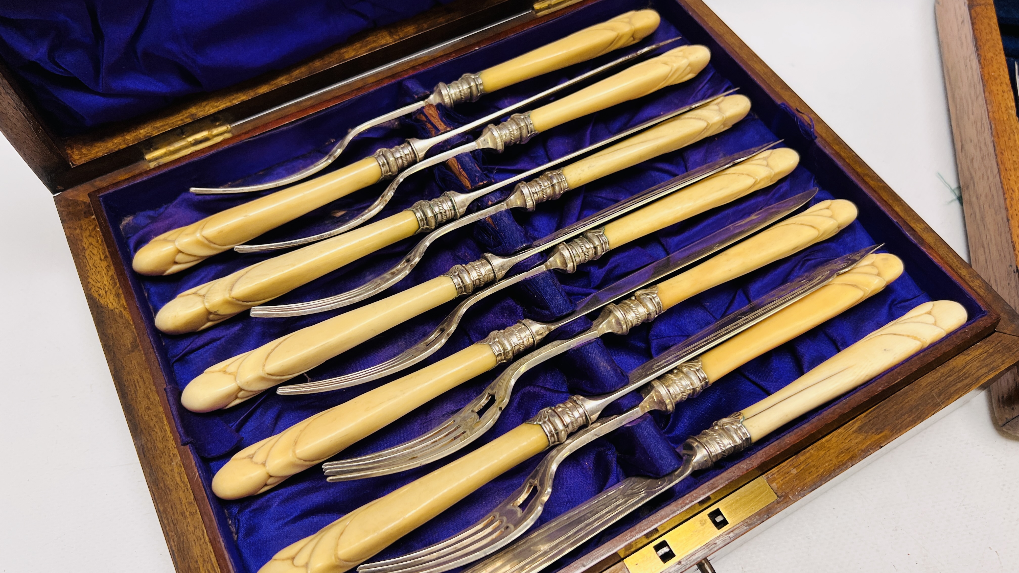 A CASED SET OF PLATED TEA KNIVES AND FORKS WITH MOTHER OF PEARL HANDLES, - Image 2 of 11