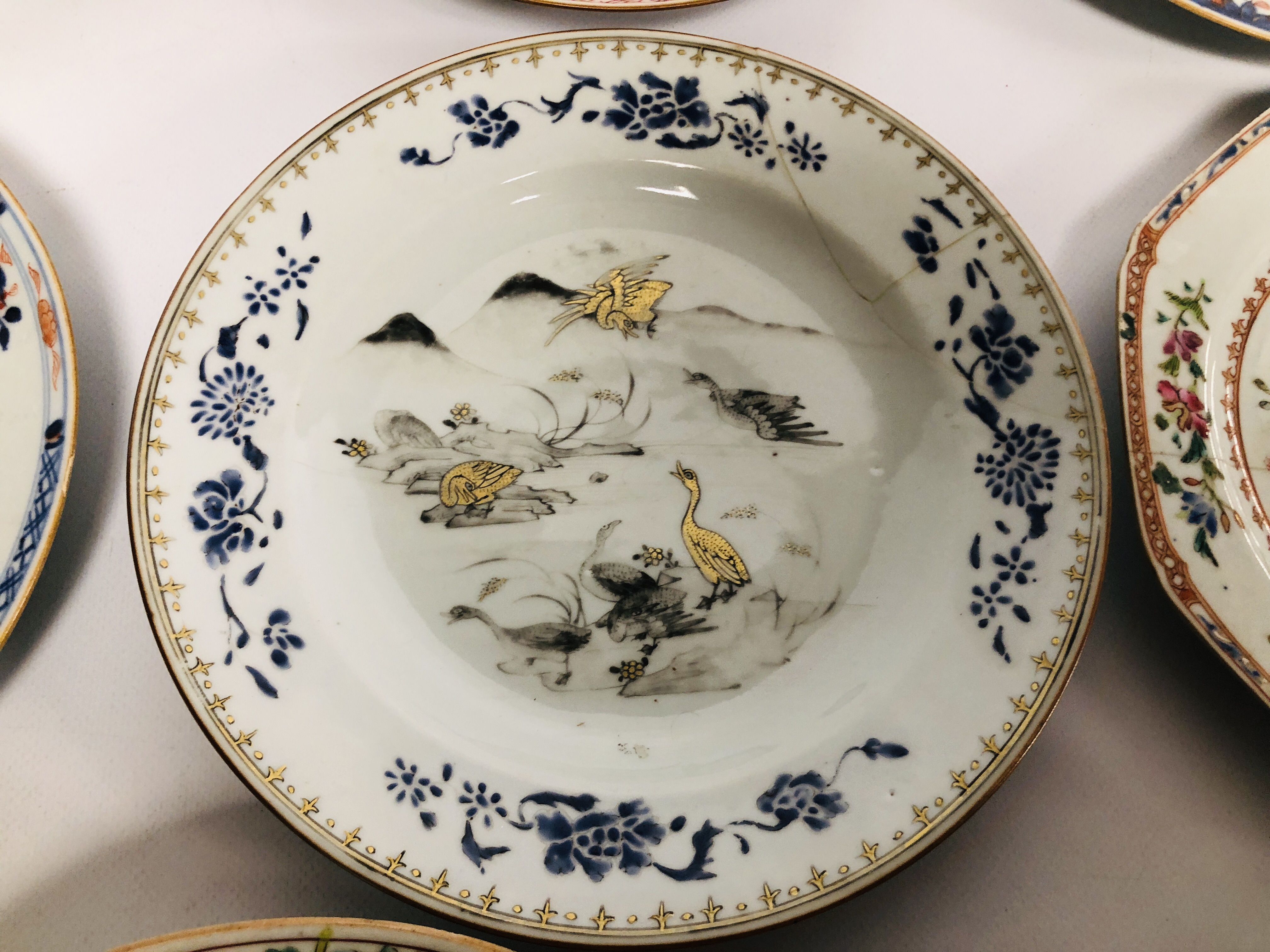 A COLLECTION (13) OF ORIENTAL QIANLONG PLATES AND DISHES TO INCLUDE IMARI, - Image 5 of 12
