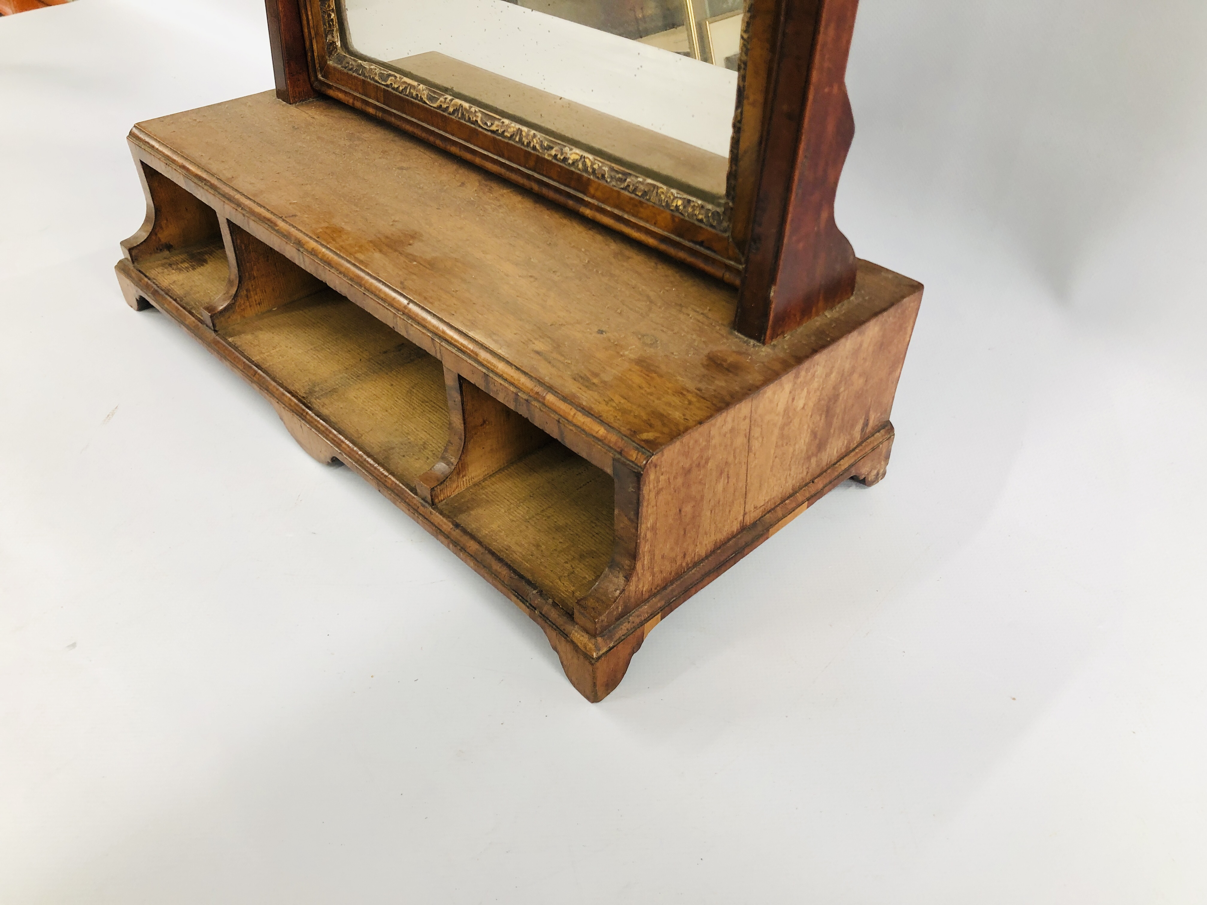 A GEORGE II WALNUT TOILET MIRROR, LACKING DRAWERS, HEIGHT 59CM. - Image 4 of 7