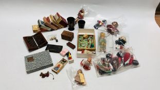 BOX OF VINTAGE MINIATURE COLLECTIBLE TOYS AND DOLLS TO INCLUDE A PAIR OF HANDMADE ETHNIC DOLLS,