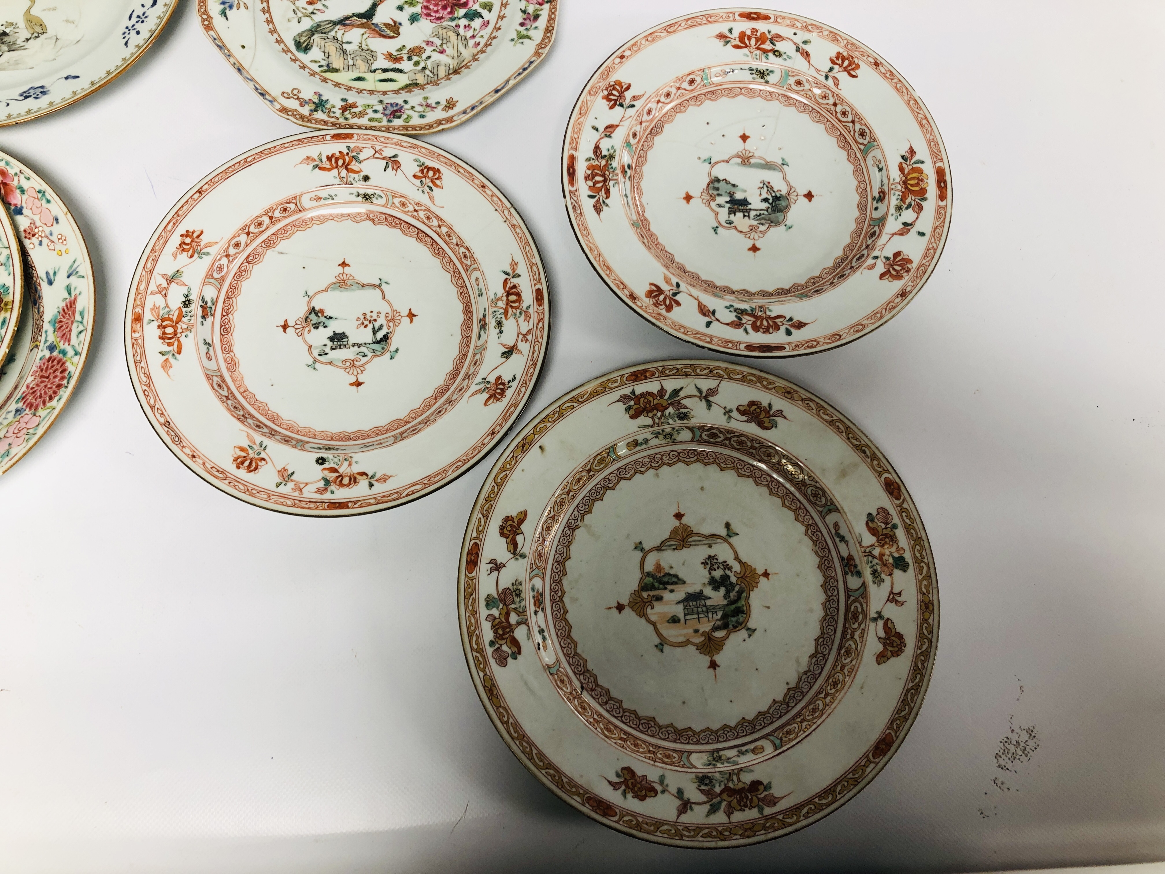 A COLLECTION (13) OF ORIENTAL QIANLONG PLATES AND DISHES TO INCLUDE IMARI, - Image 11 of 12