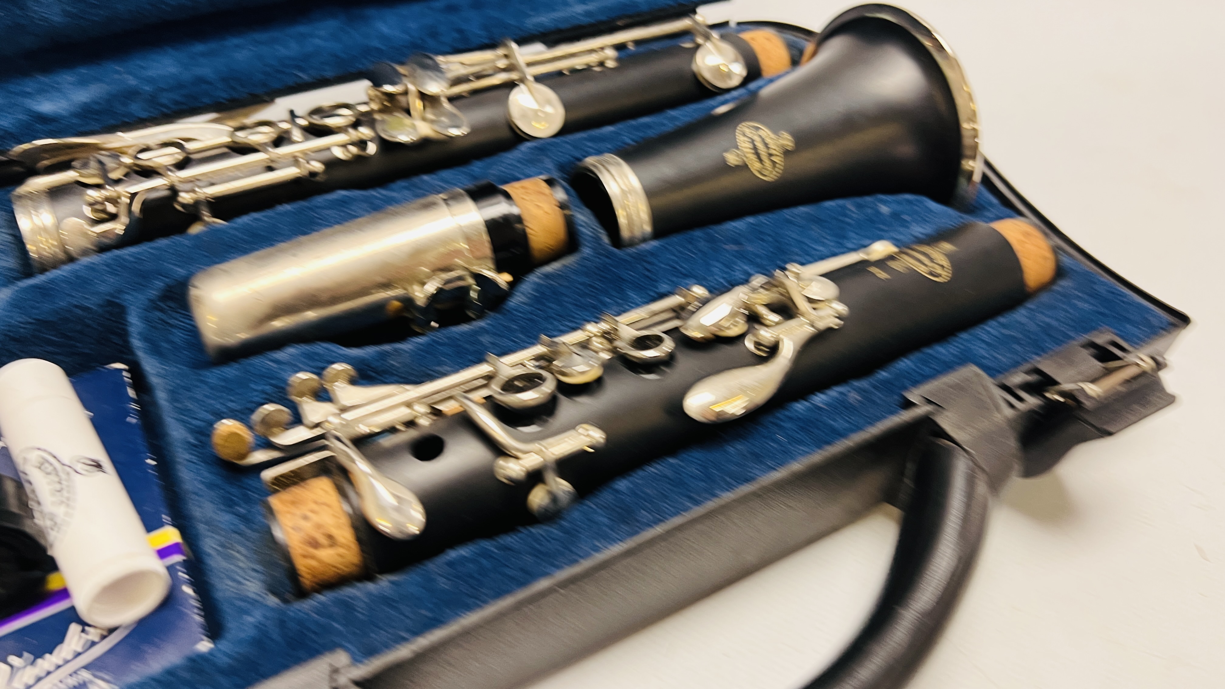 A BUFFET CRAMPON AND CIE B12 CLARINET IN FITTED HARDCASE - Image 4 of 6