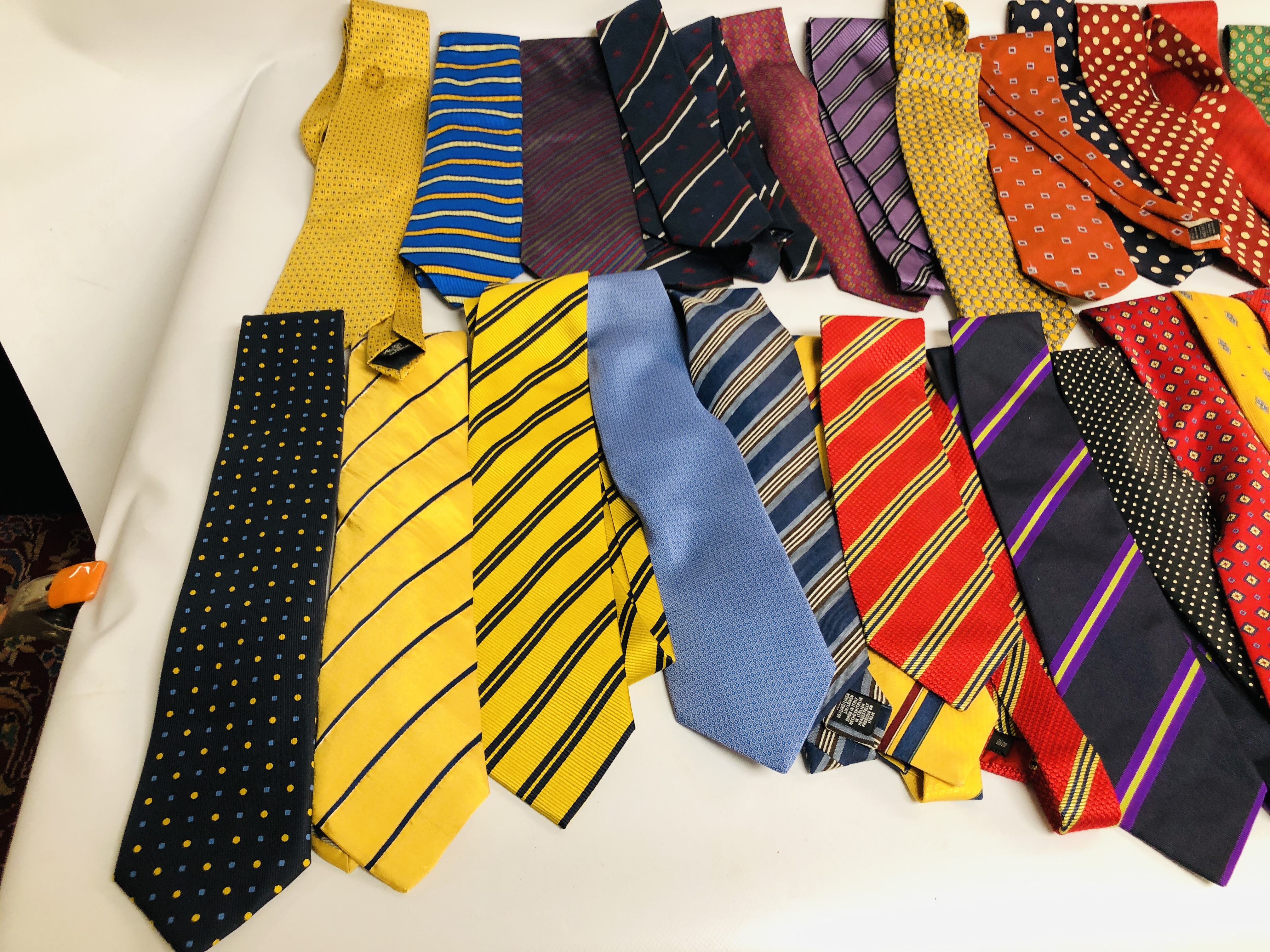 APPROXIMATELY 30 NECK TIES TO INCLUDE SILK, - Image 2 of 8