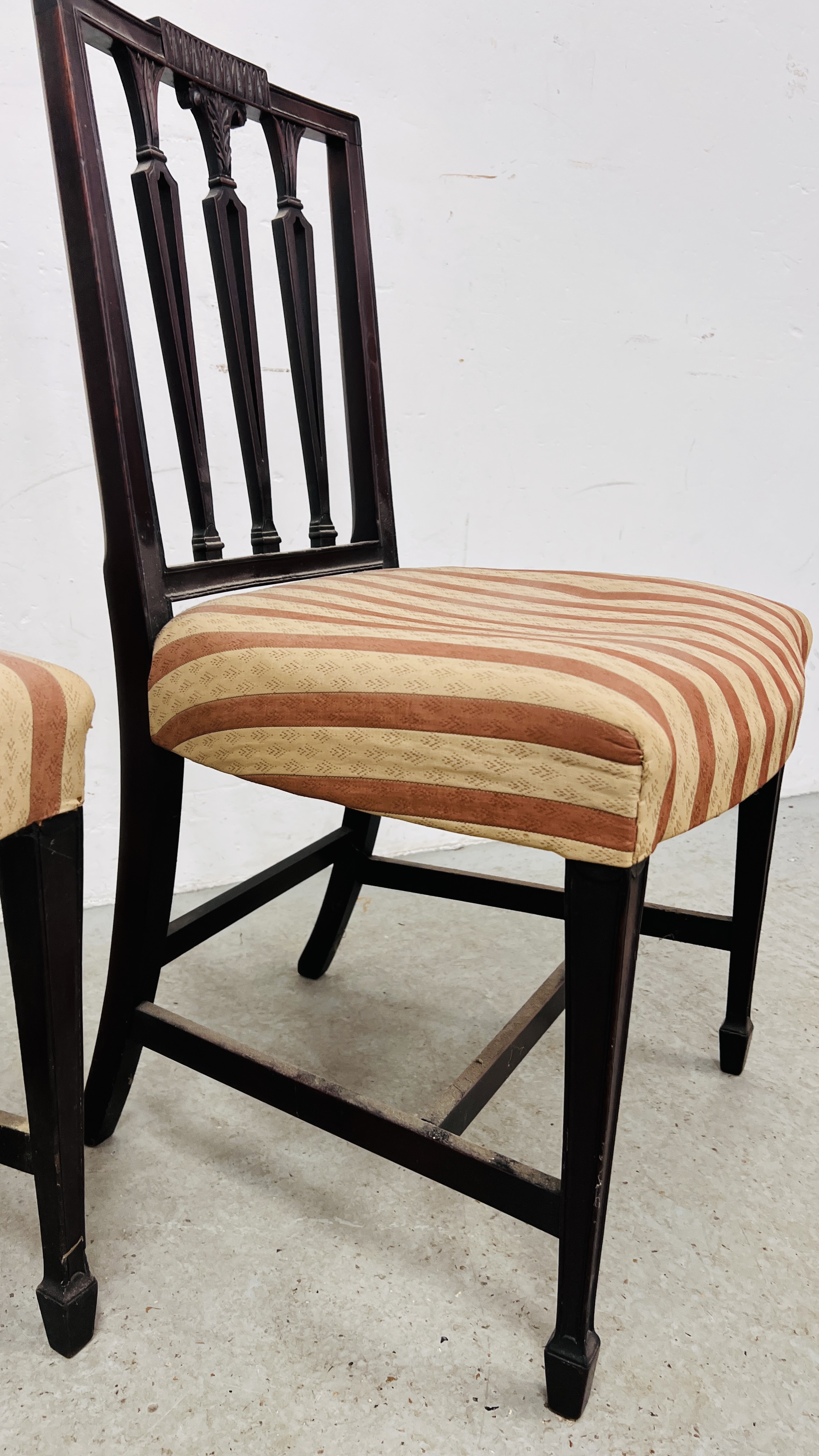 A PAIR OF GEORGE III MAHOGANY DINING CHAIRS IN HEPPLEWHITE STYLE (PINK STRIPED SEATS) - Image 11 of 13