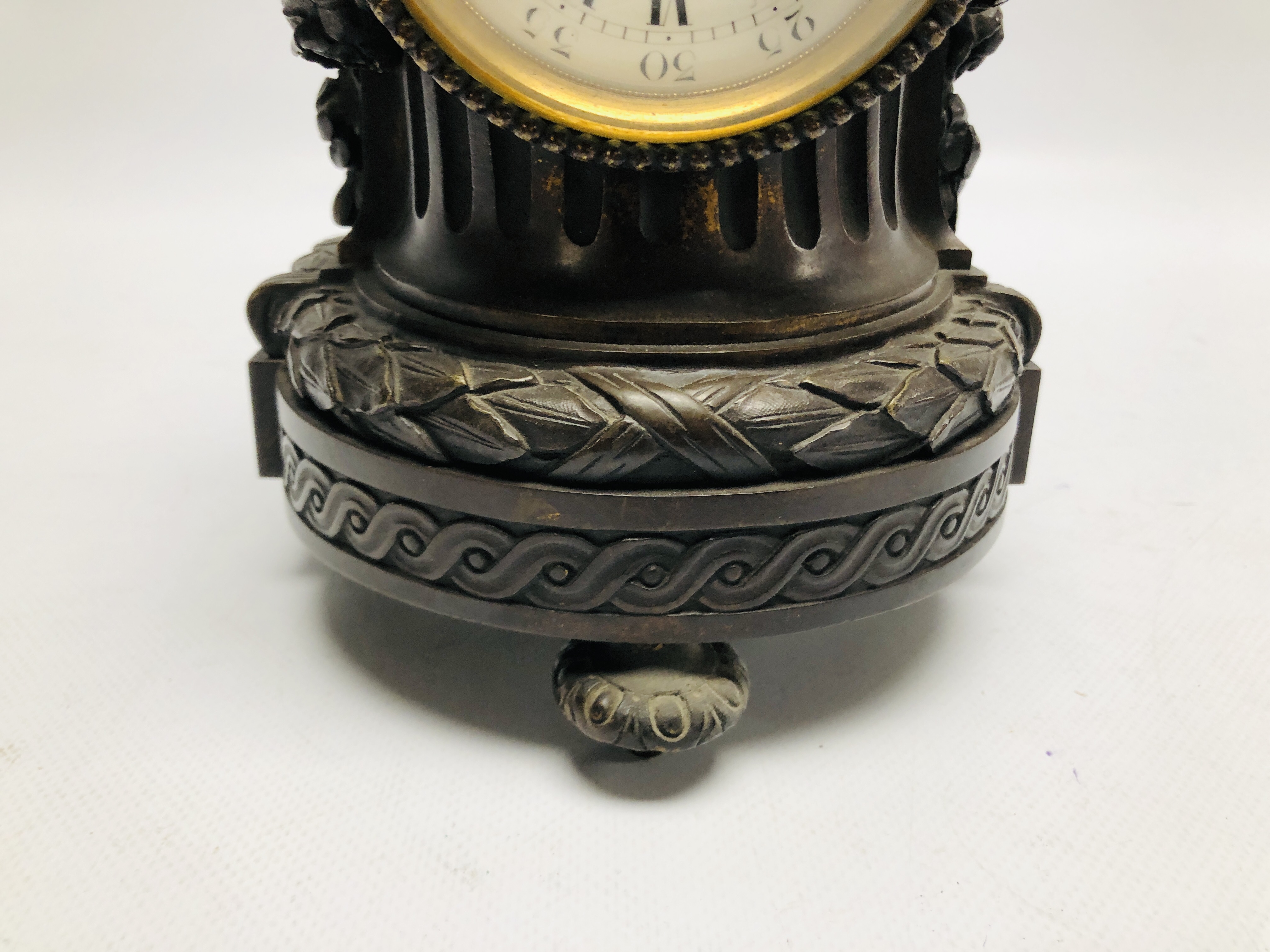 A BRONZE MANTEL TIMEPIECE, THE CASE SURMOUNTED BY CUPID, THE MOVEMENT STRIKING ON A BELL, - Image 4 of 7