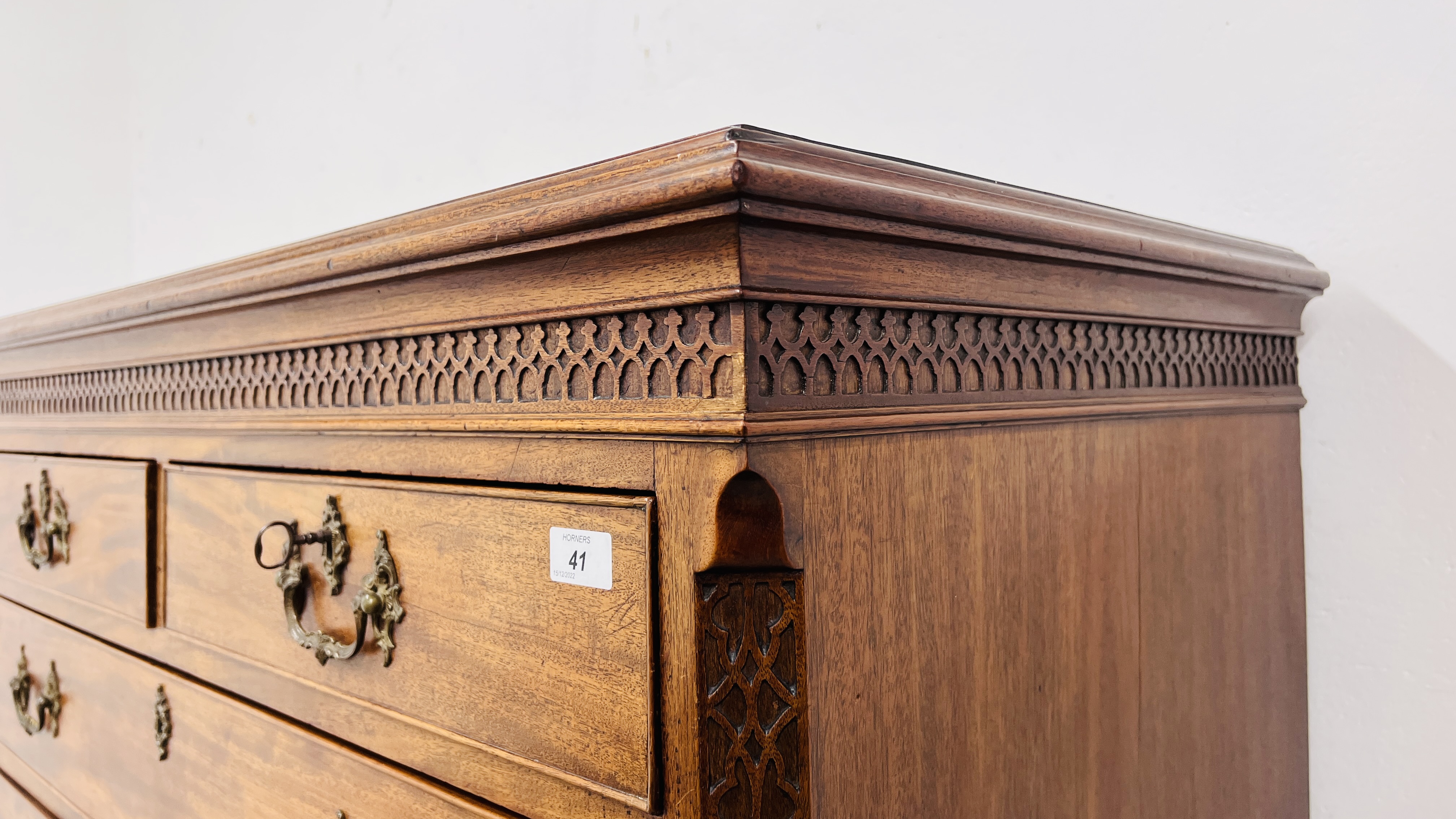 A GEORGE III MAHOGANY TALLBOY TWO SHORT OVER FIVE LONG DRAWERS, ORIGINAL HANDLES WIDTH 115CM. - Image 4 of 32