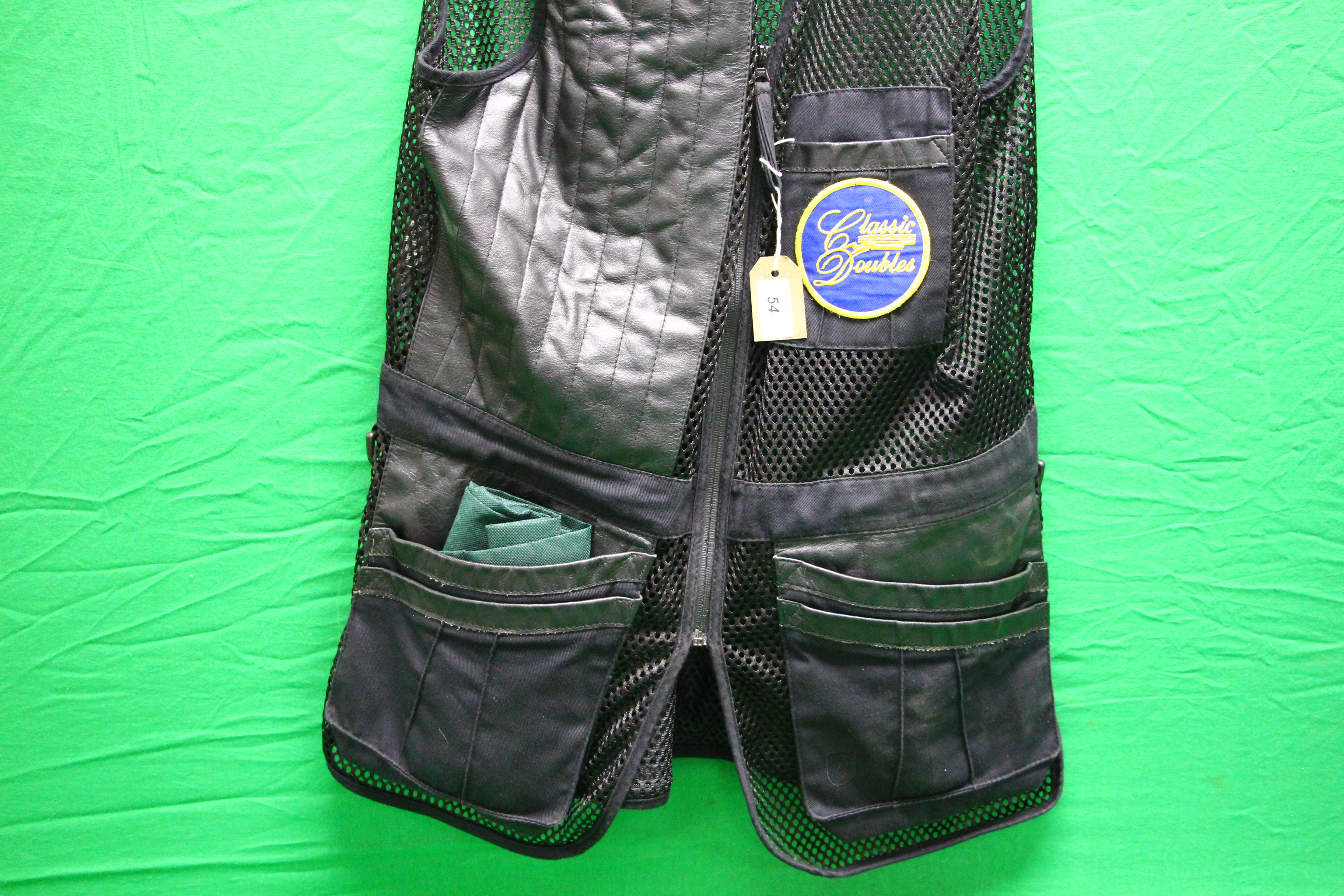 A DEERHUNTER SIZE L SKEET JACKET WITH PADDED SHOULDER AND PROTECTIVE SHOULDER STRAP - Image 3 of 5