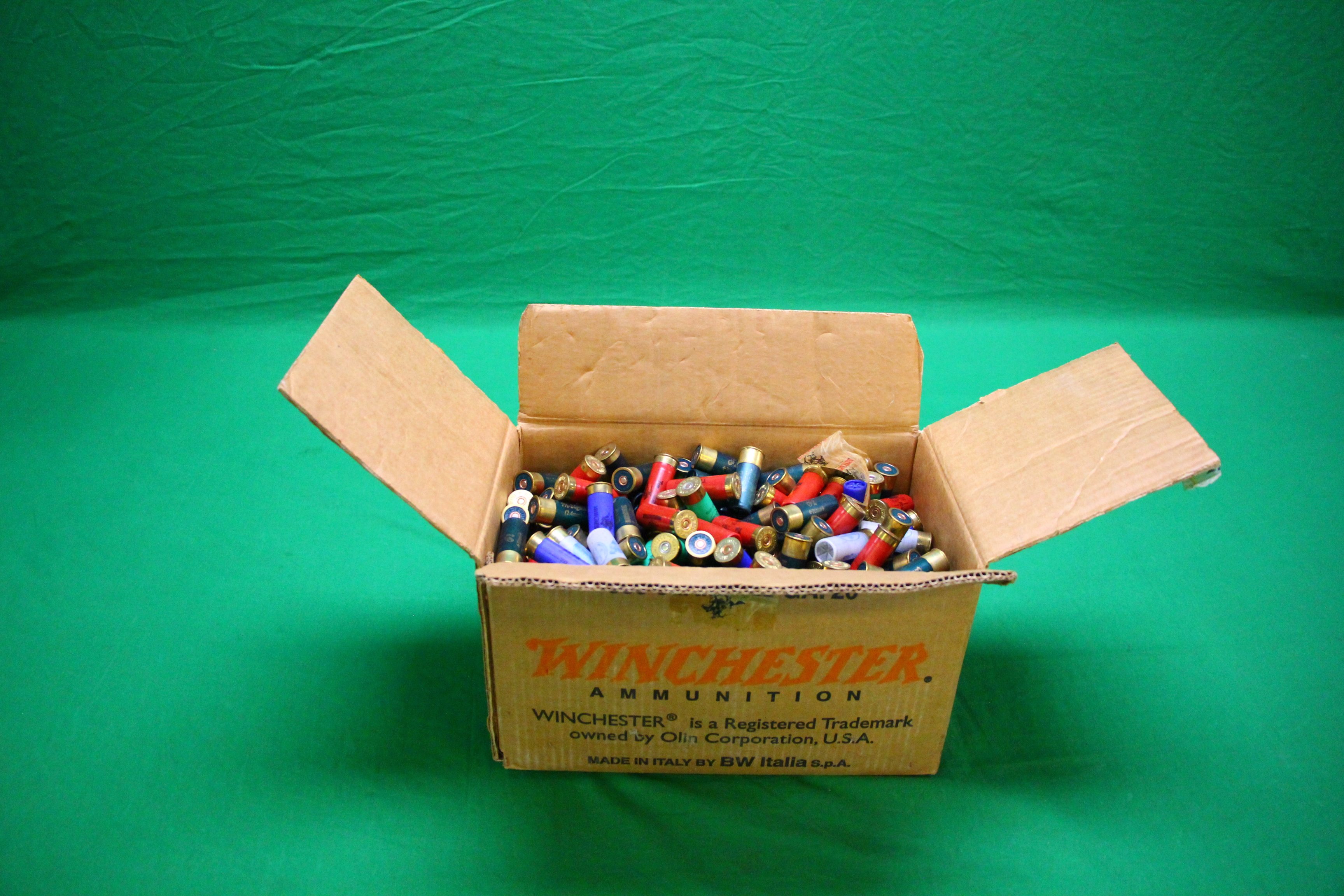 BOX CONTAINING 350+ MIXED LOOSE 12 GAUGE SHOTGUN CARTRIDGES - (TO BE COLLECTED IN PERSON BY LICENCE - Image 2 of 6