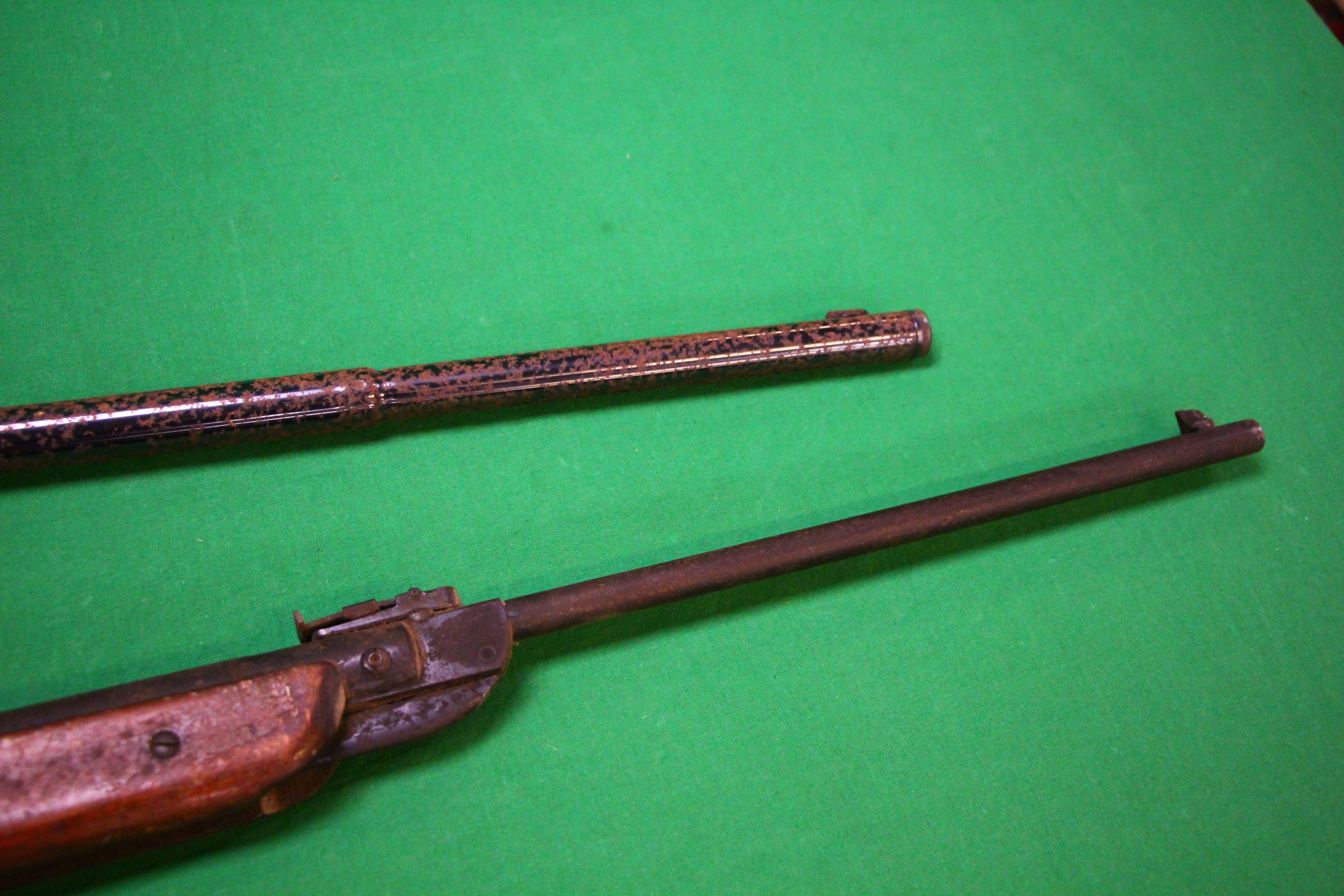A DIANA MOD 1 VINTAGE .177 TIN PLATE AIR GUN ALONG WITH A ORIGINAL MODEL 23 . - Image 4 of 8