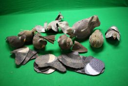 A COLLECTION OF 16 DECOY PIGEONS INCL.