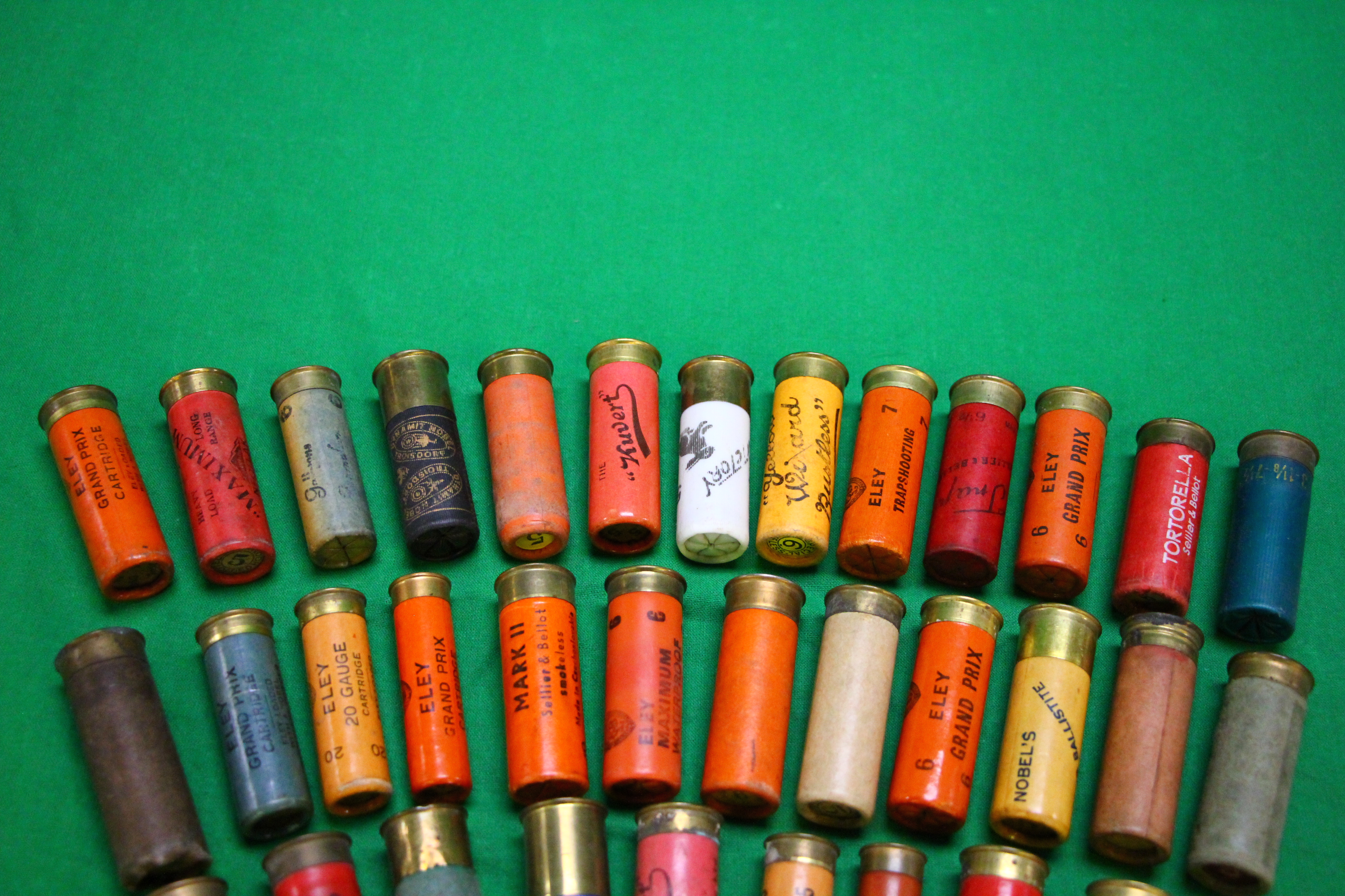 COLLECTION OF 48 VINTAGE COLLECTORS CARTRIDGES TO INCLUDE 12 GAUGE, 16 GAUGE, 20 GAUGE, 28 GAUGE, - Image 5 of 5