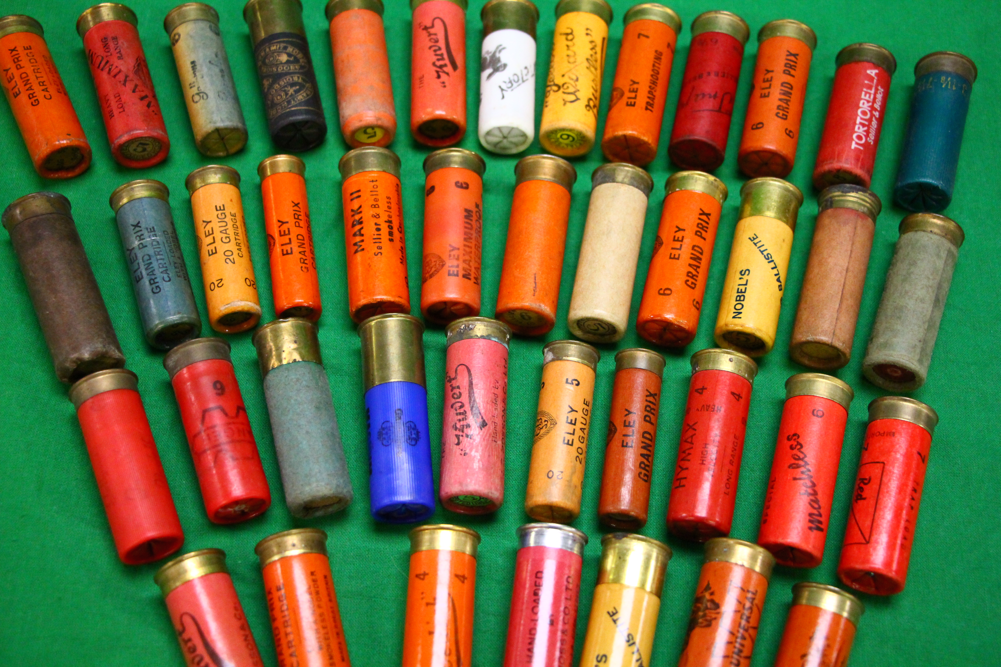 COLLECTION OF 48 VINTAGE COLLECTORS CARTRIDGES TO INCLUDE 12 GAUGE, 16 GAUGE, 20 GAUGE, 28 GAUGE, - Image 4 of 5