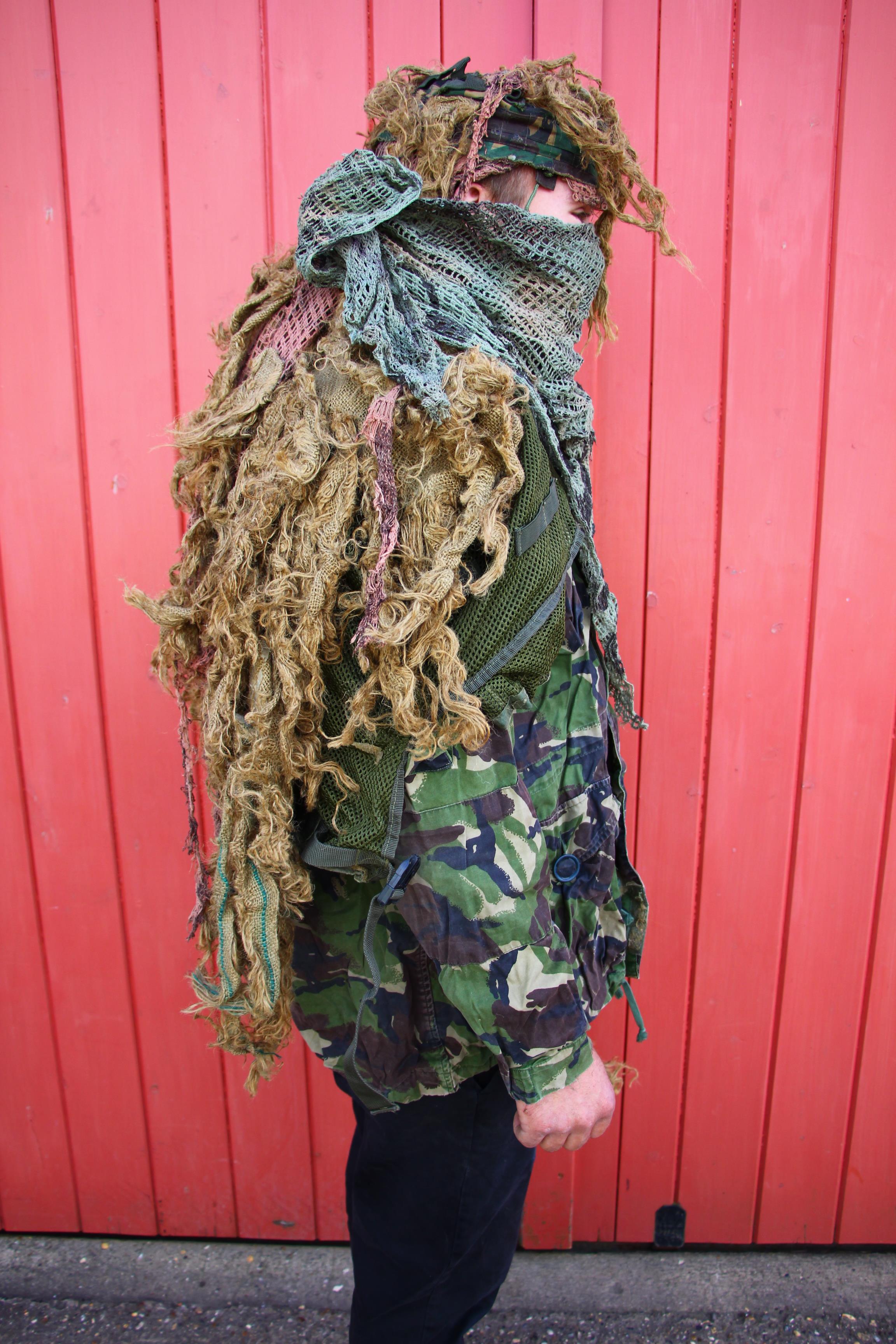 A CAMOUFLAGE GILLIE SUIT IN CANVAS CAMO BACK PACK - Image 5 of 10