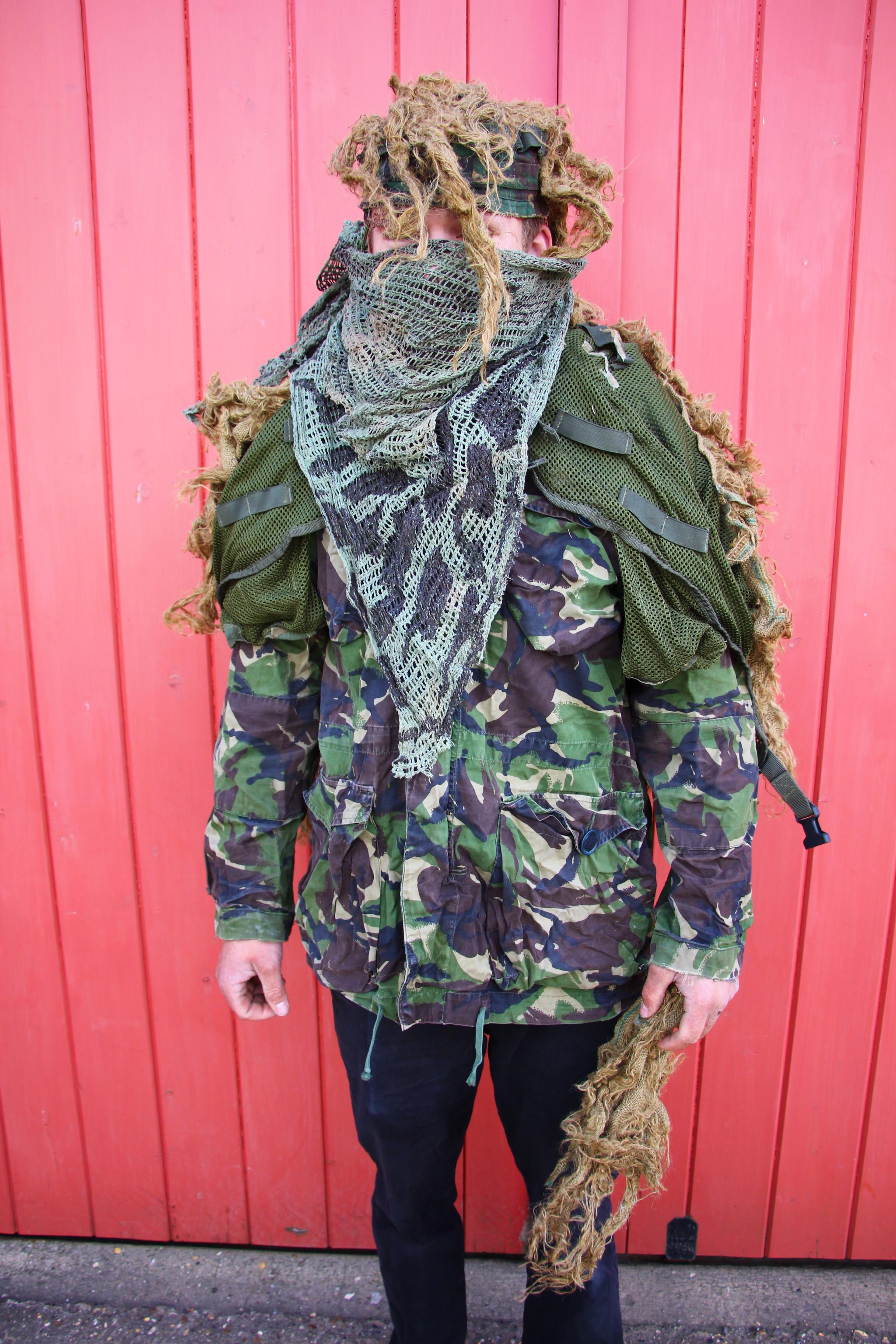 A CAMOUFLAGE GILLIE SUIT IN CANVAS CAMO BACK PACK - Image 7 of 10