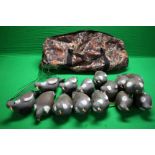 A GROUP OF 15 FULL BODY PIGEON DECOYS ALONG WITH 6 GREEN METAL STANDS AND LARGE CAMOUFLAGE HOLDALL