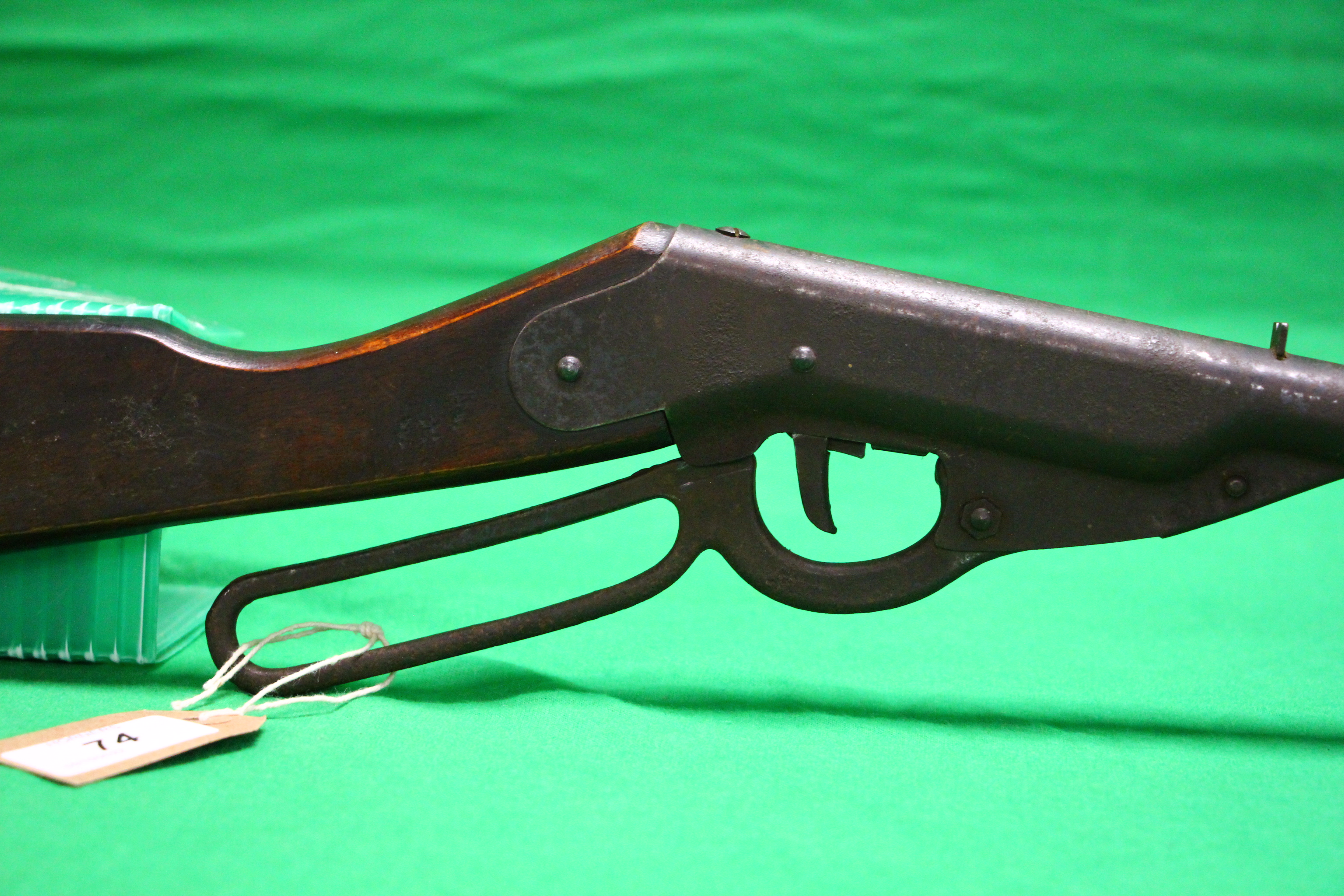 AN AMERICAN KING SINGLE SHOT MODEL 21 AIR GUN - (ALL GUNS TO BE INSPECTED AND SERVICED BY QUALIFIED - Image 3 of 7