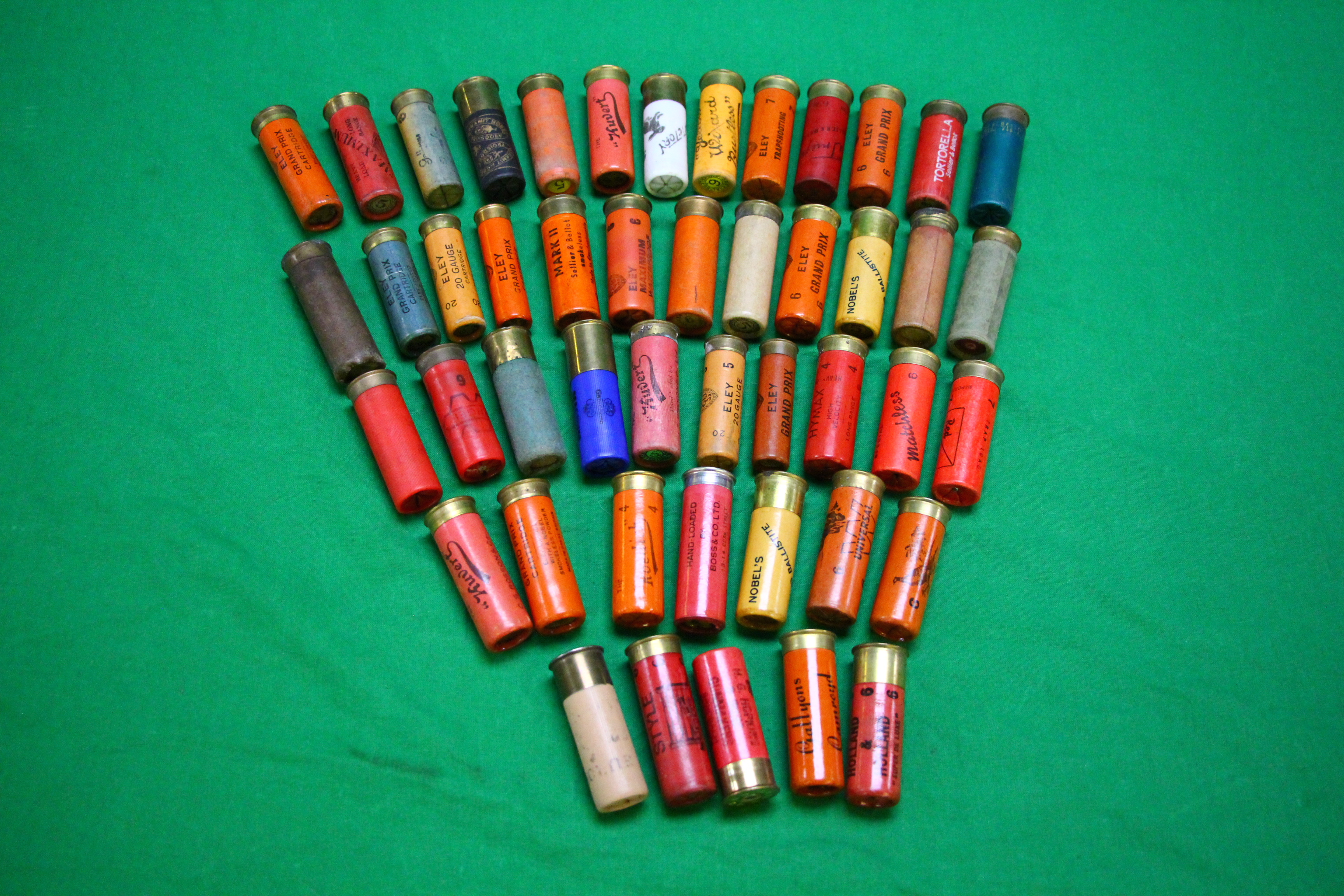 COLLECTION OF 48 VINTAGE COLLECTORS CARTRIDGES TO INCLUDE 12 GAUGE, 16 GAUGE, 20 GAUGE, 28 GAUGE,