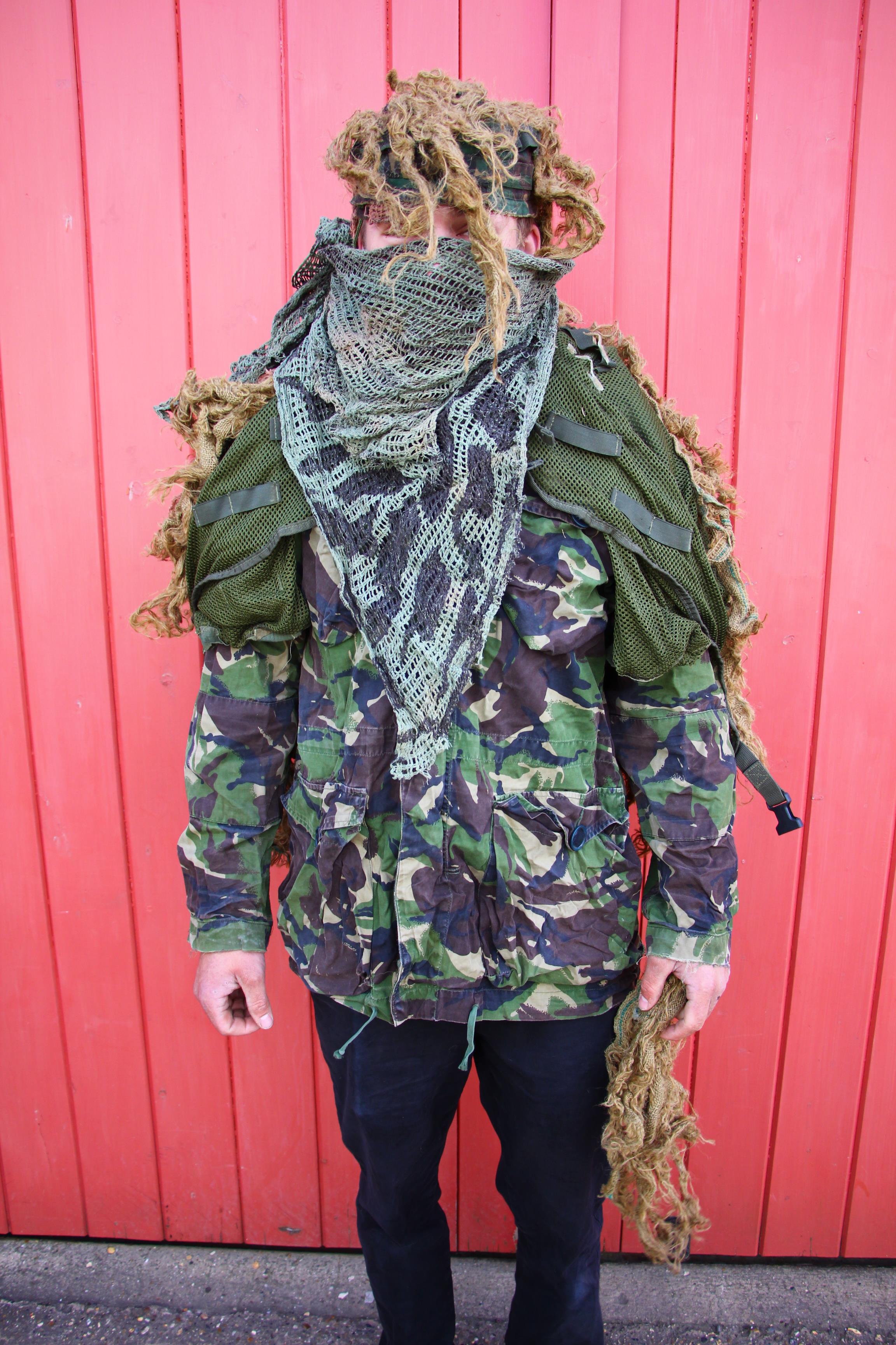 A CAMOUFLAGE GILLIE SUIT IN CANVAS CAMO BACK PACK - Image 6 of 10