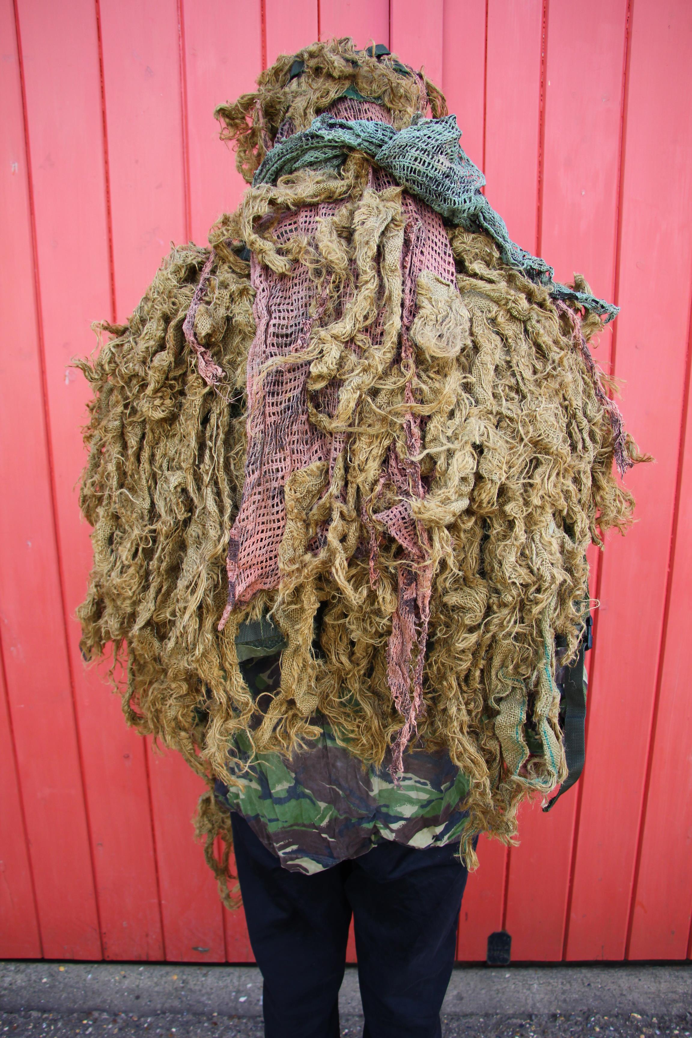 A CAMOUFLAGE GILLIE SUIT IN CANVAS CAMO BACK PACK - Image 4 of 10