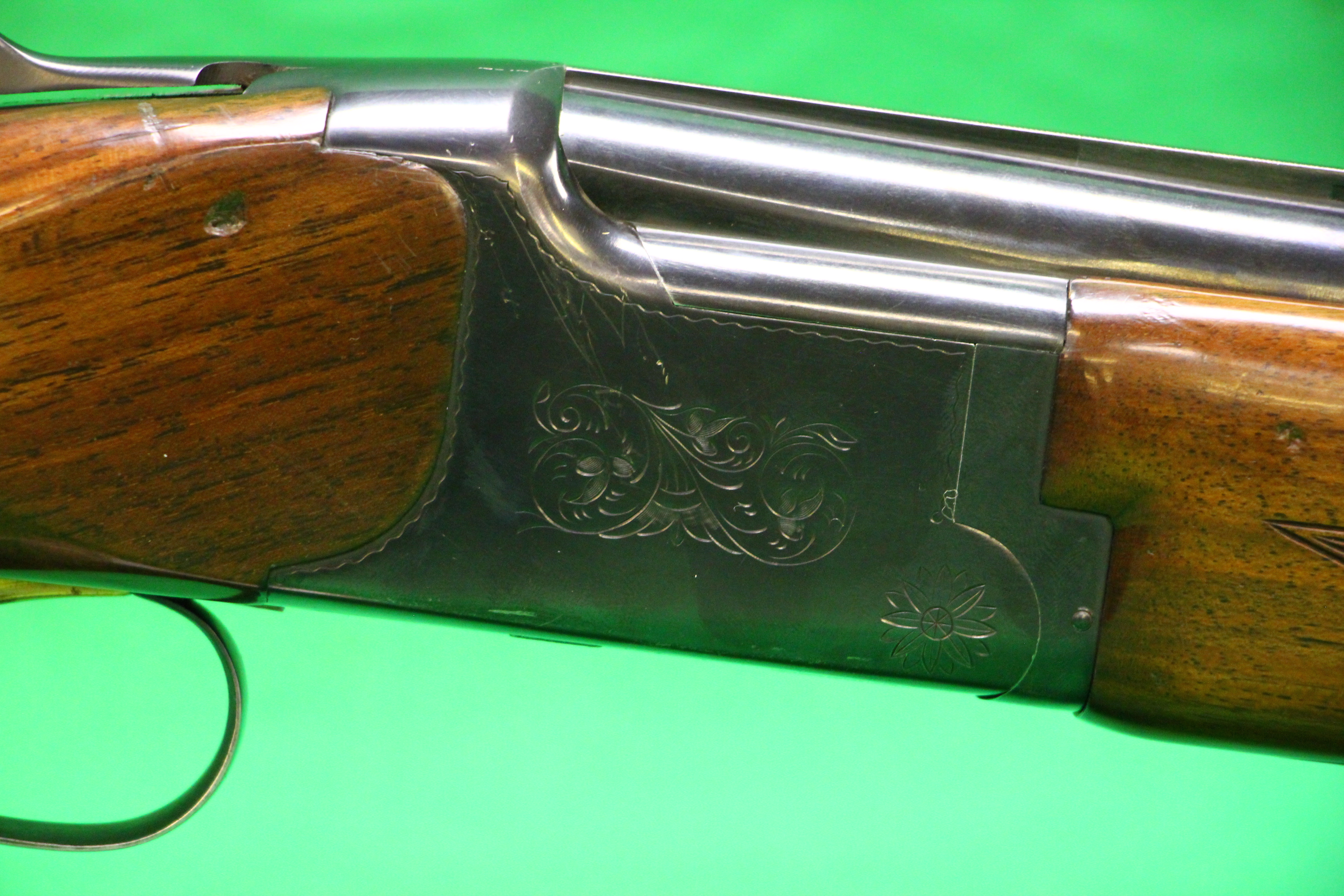 MIROKU 12 BORE OVER AND UNDER SHOTGUN #725637 AND GUN SLEEVE - (ALL GUNS TO BE INSPECTED AND - Image 4 of 8