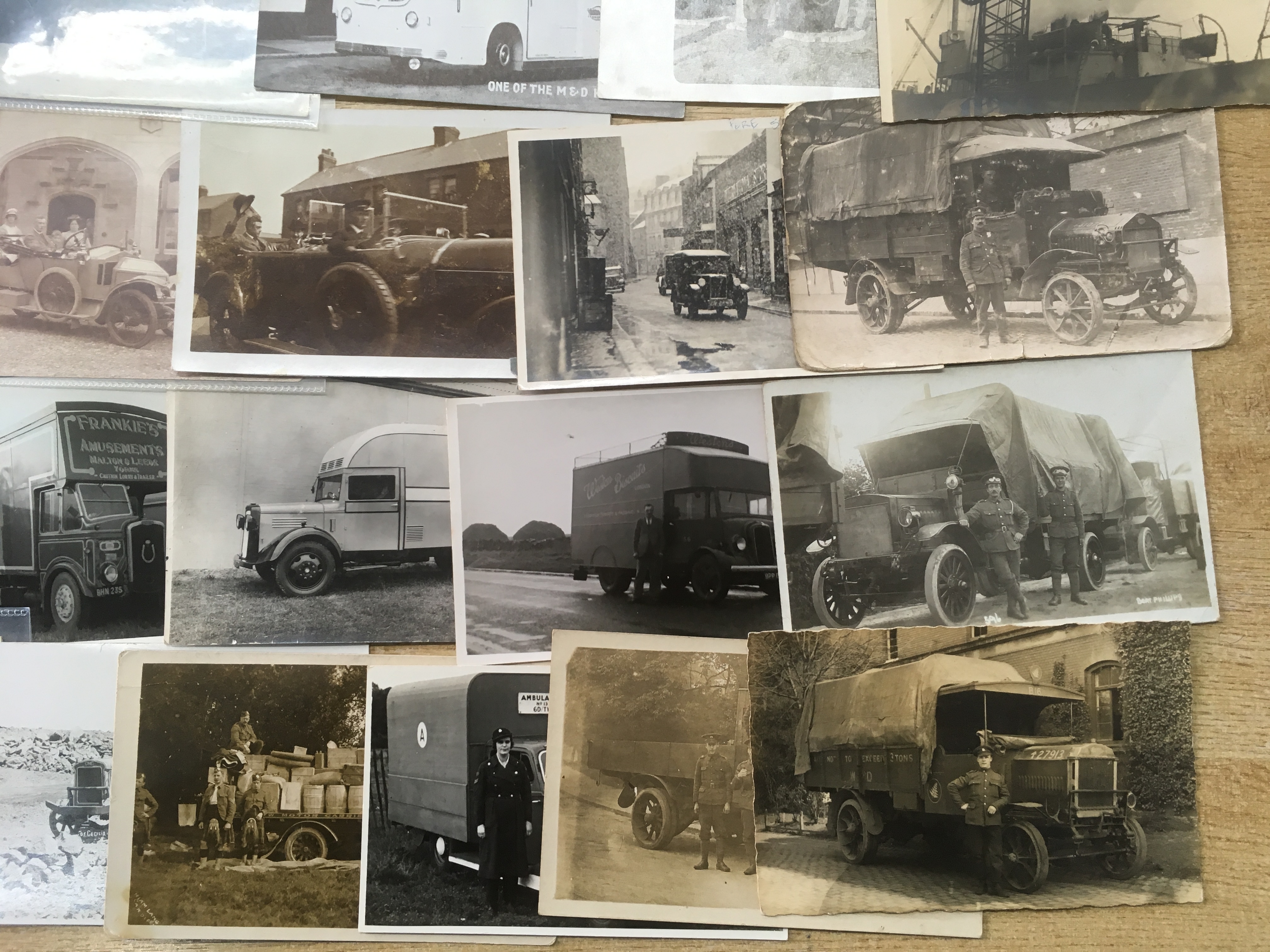 MIXED MOTOR TRANSPORT POSTCARDS, CARS, LORRIES, DELIVERY VEHICLES, A FEW MILITARY, COACHES, - Image 5 of 5