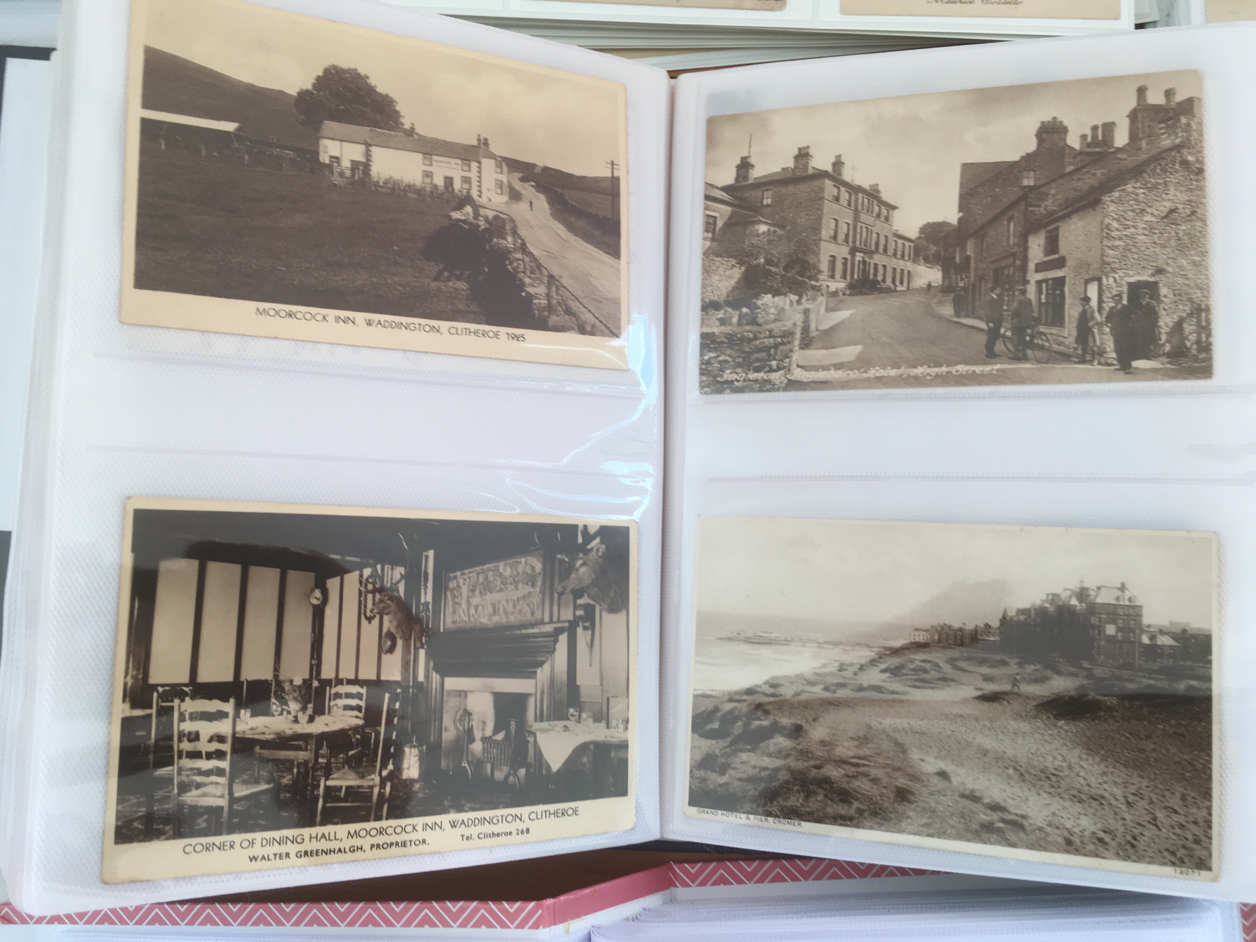 BOX MIXED POSTCARDS IN SIX FOLDERS AND LOOSE, COMIC, MILITARY, CINEMA, CHILDREN, HEADCORN, - Image 3 of 6