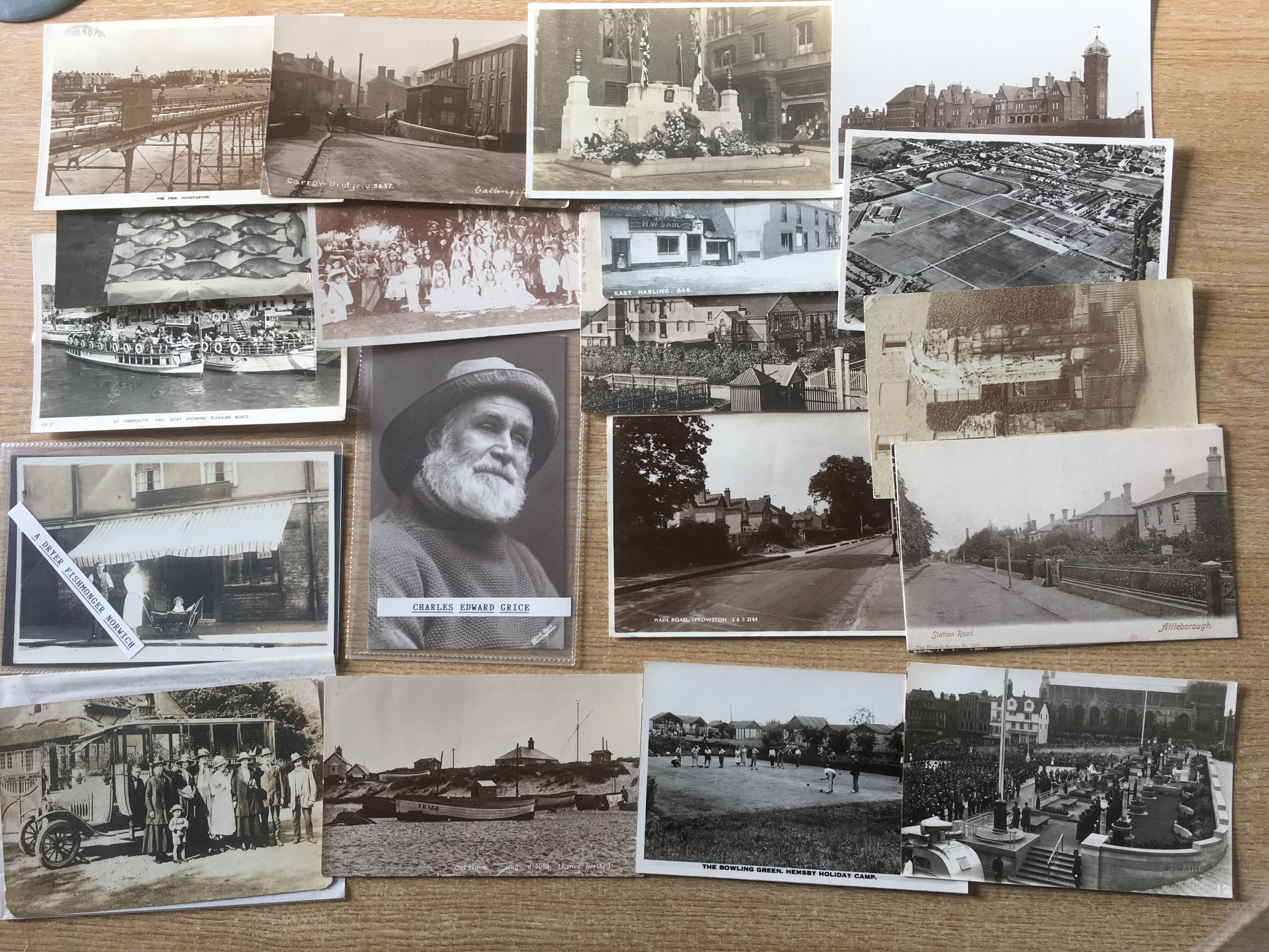 NORFOLK: MIXED POSTCARDS WITH NORWICH, HEMSBY, MOTORBUS AT BRUNDALL RP, SPROWSTON RP,